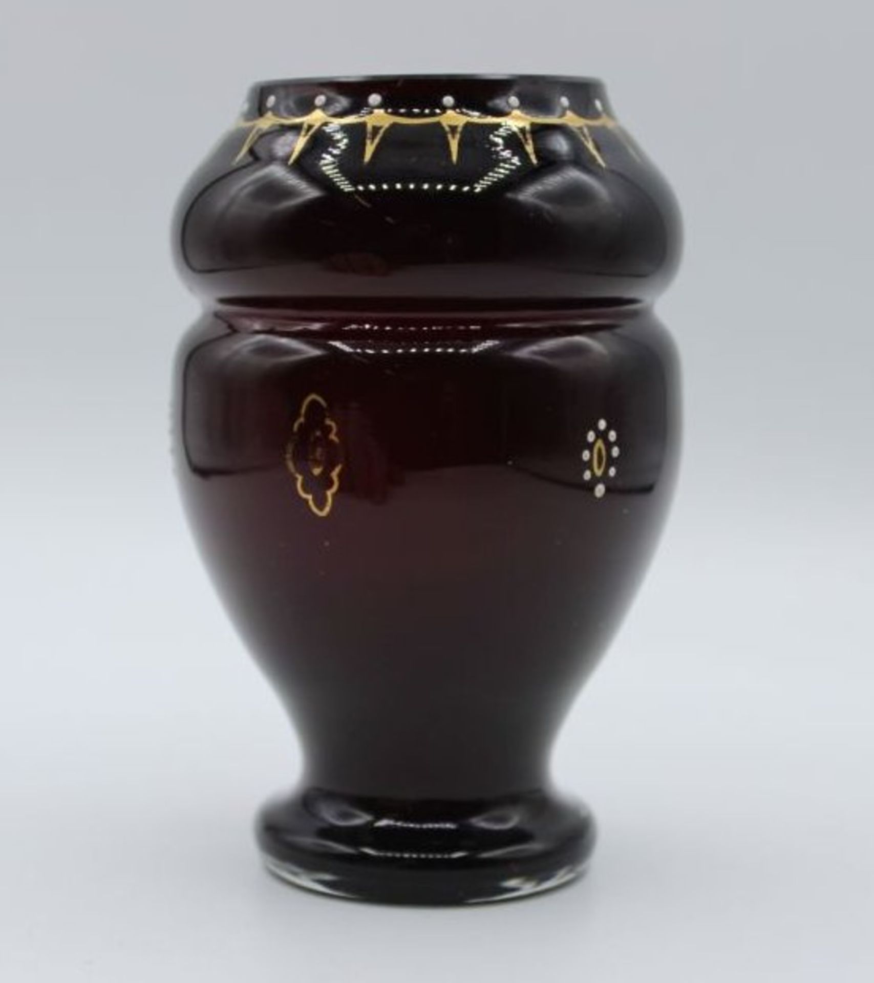 kl. Vase, 19. Jhd., Gold-u. Emaillemalerei, H-11cm.