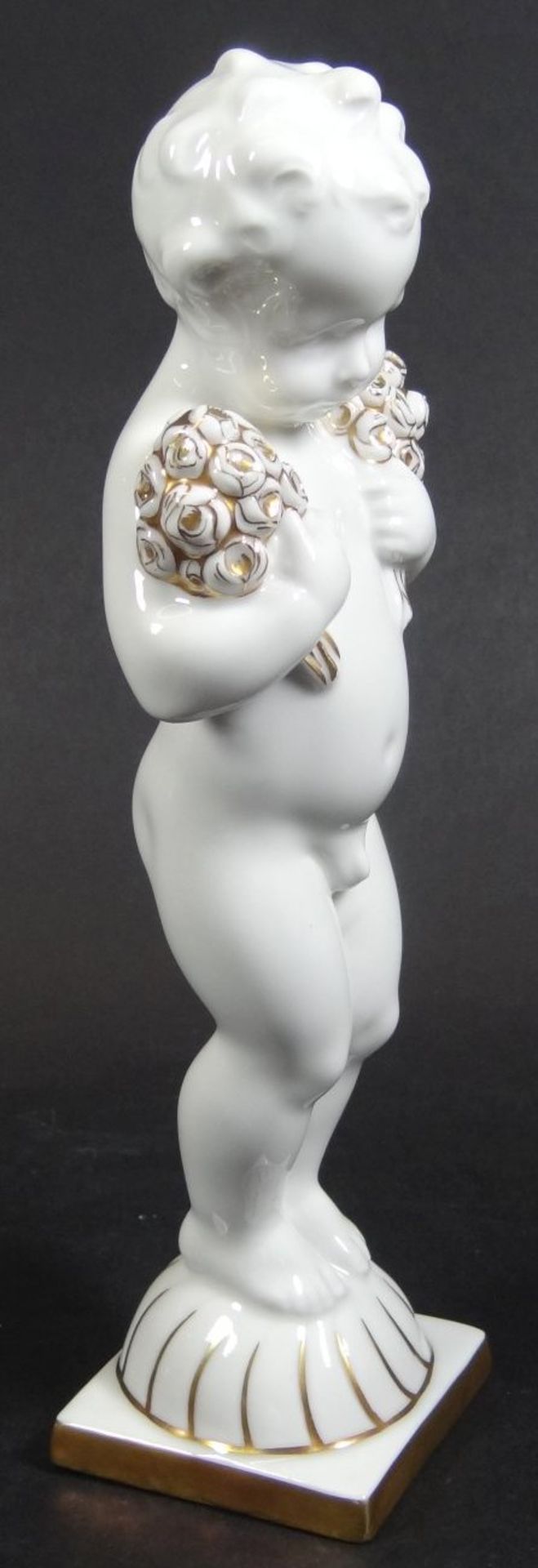 Putto mit Blumensträussen "Hutschenreuther" Löwwenmarke um 1925, weiss mit Gold, H-21 - Bild 3 aus 7