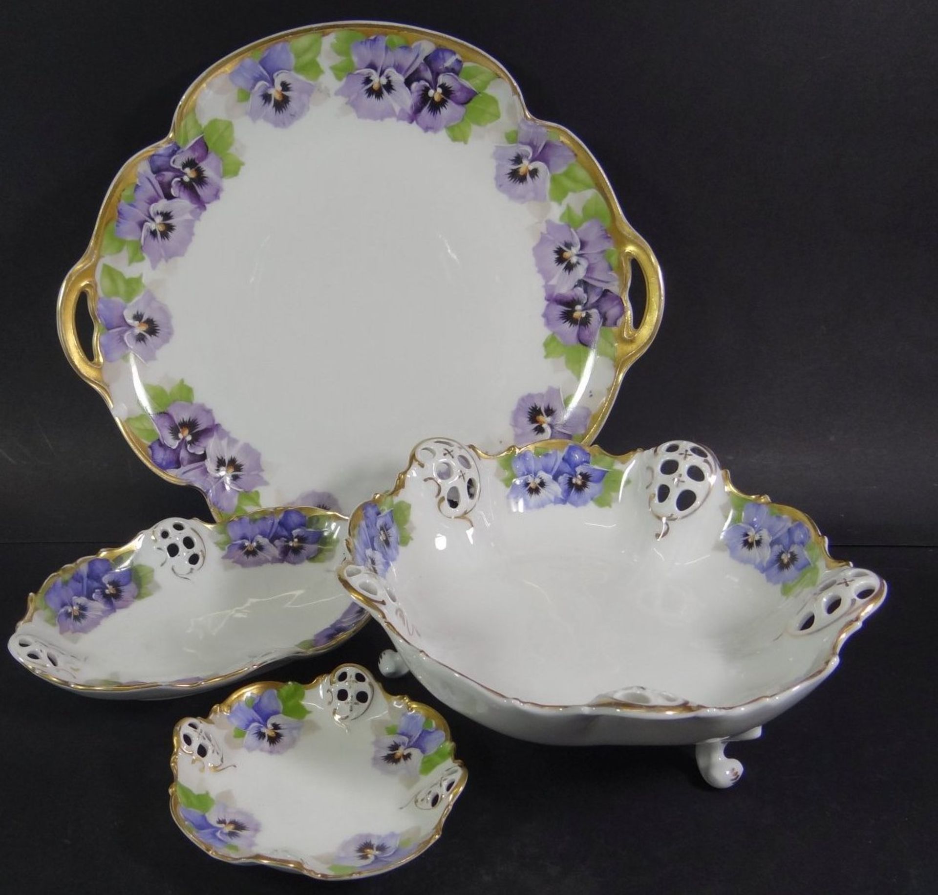 4x "Rosenthal" Schalen, Dekor Victoria Luise, grosse Schale (D-26 cm) links unter Griff Abplatzer,