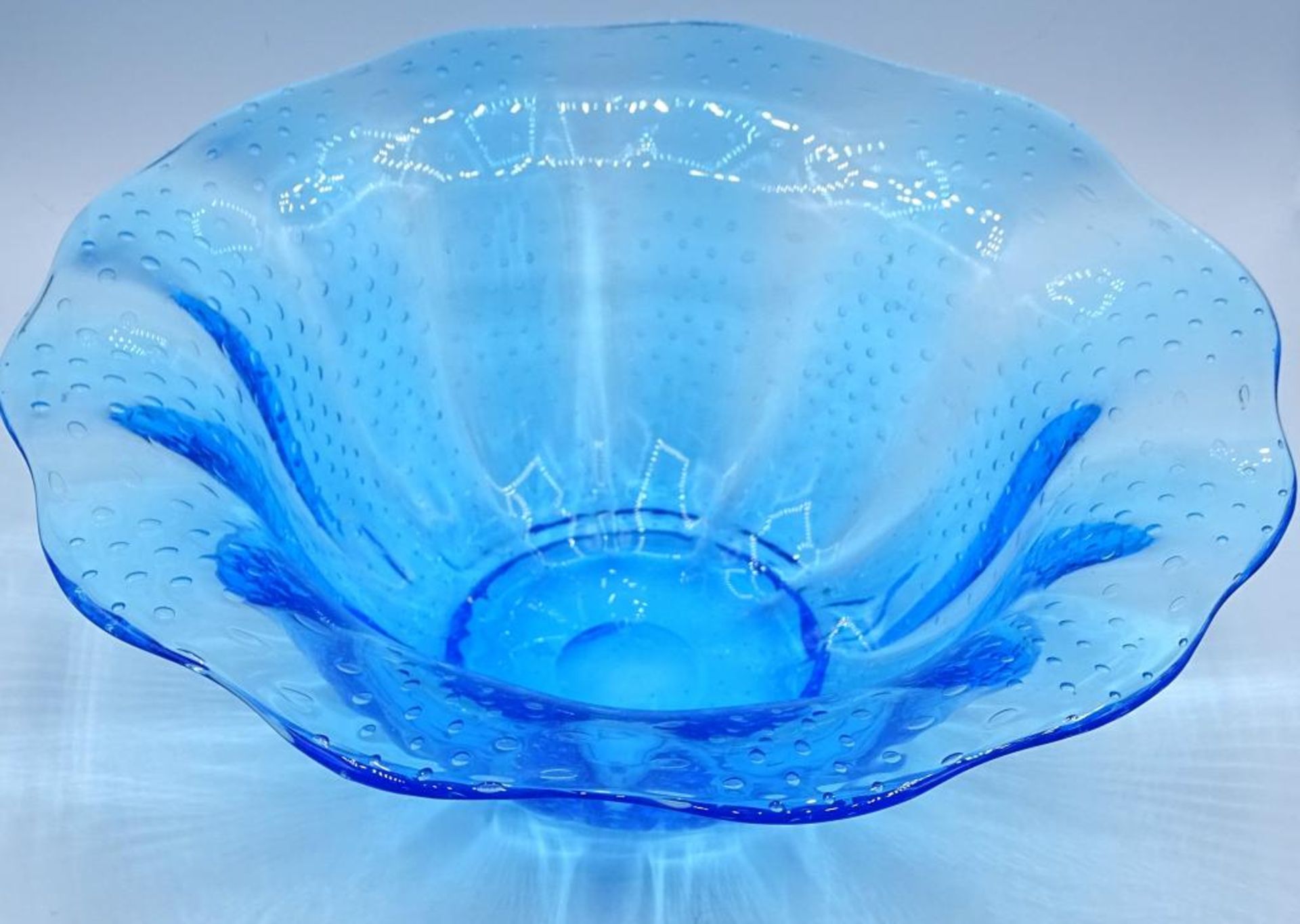 grosse Kristallschale, blau getönt, mit Luftbläschen, H-11 cm, D-31 cm, Handarbe - Bild 3 aus 4