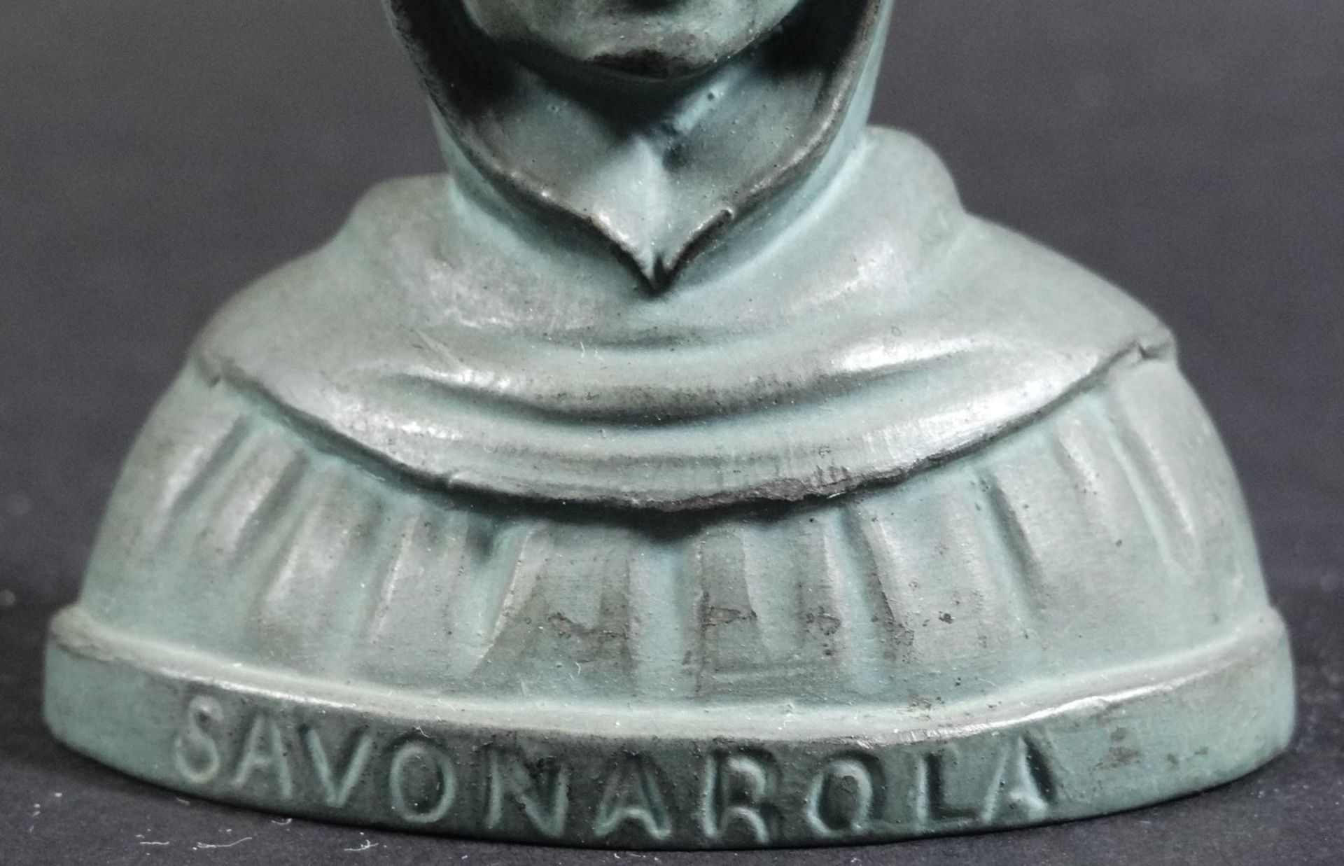 kl. Bronzebüste von Savonarola, H-7 cm, B-7 c - Bild 6 aus 6