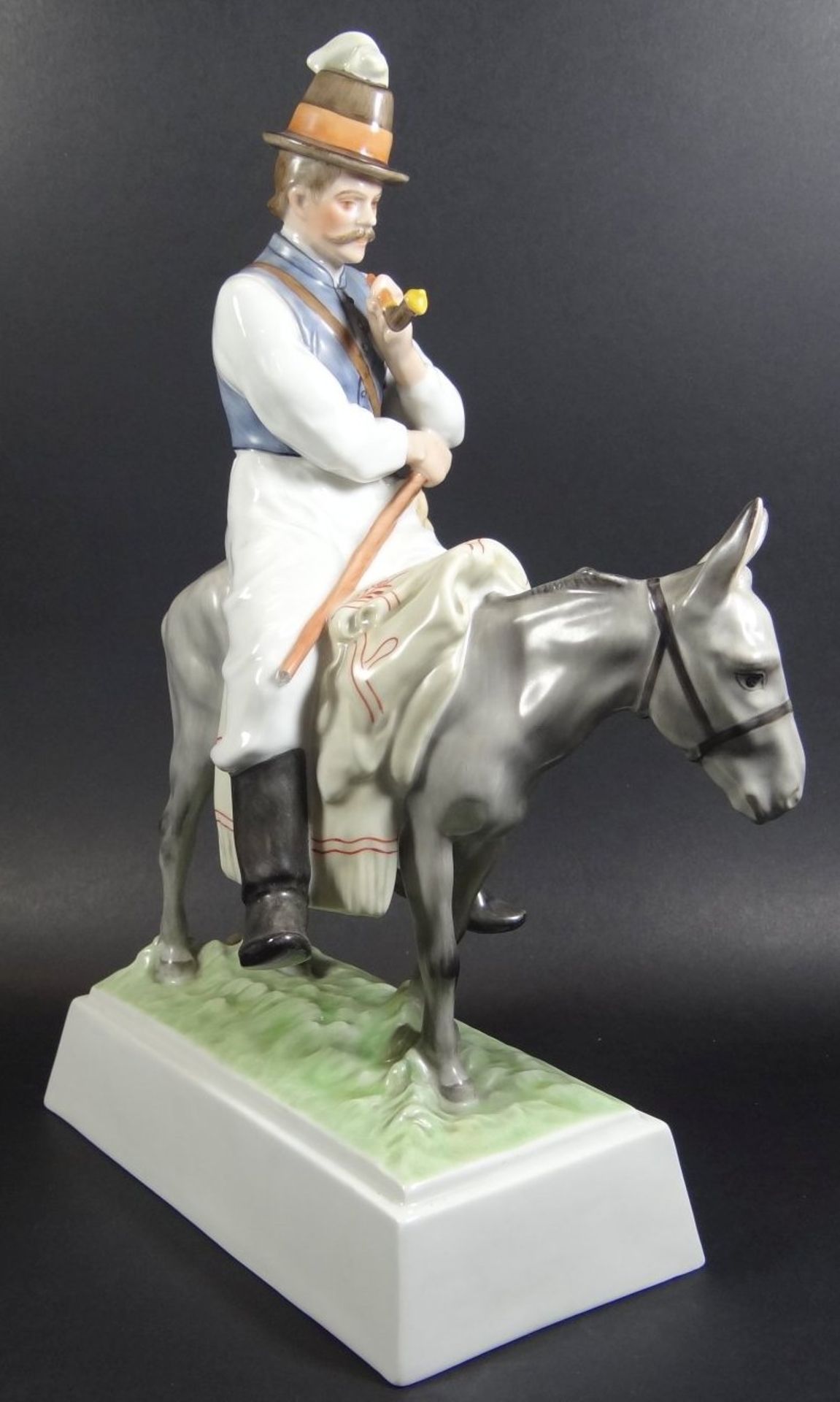 grosse Figur "auf Esel reitender Csikos (Pferdehüter)" Herend, signiert Bela MARKUP (1873-1945), - Bild 3 aus 10