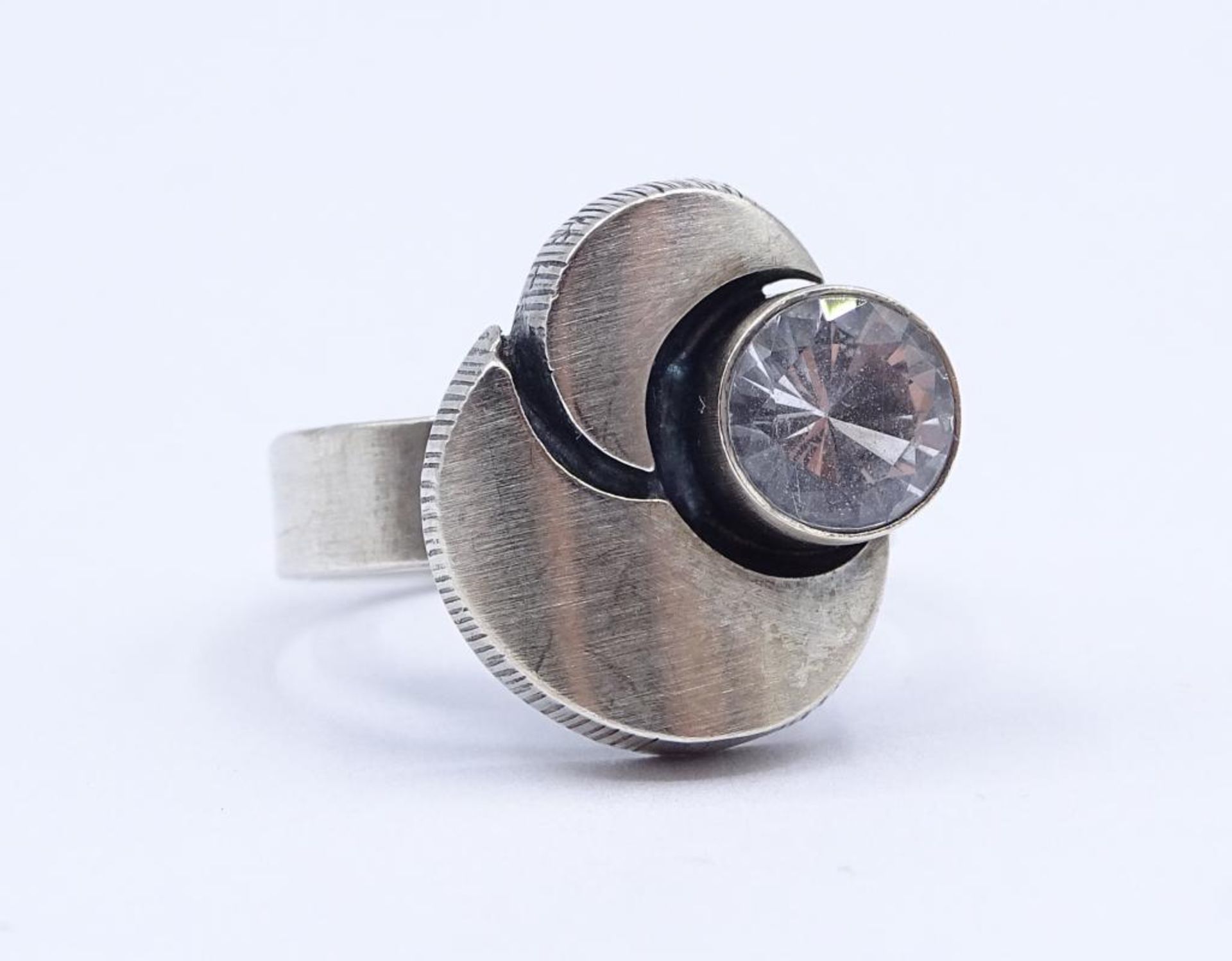 925er Silber Ring mit einen facettierten klaren Stein, 5,4gr.,Ringgröße verstellba