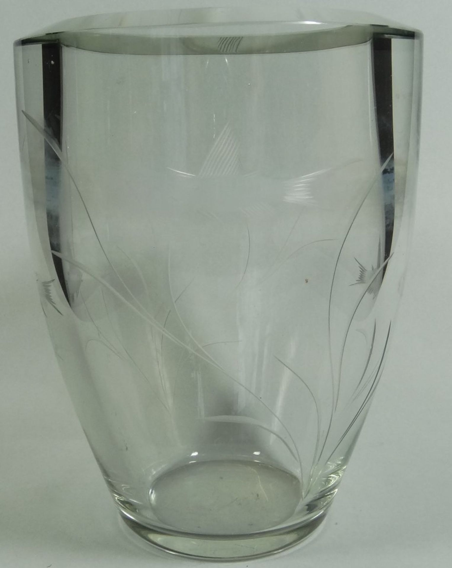 Kristallvase, dickes Glas, beschliffen mit Fischen, wohl Skandinavien, H-17 cm, D-14 cm, - Bild 3 aus 8
