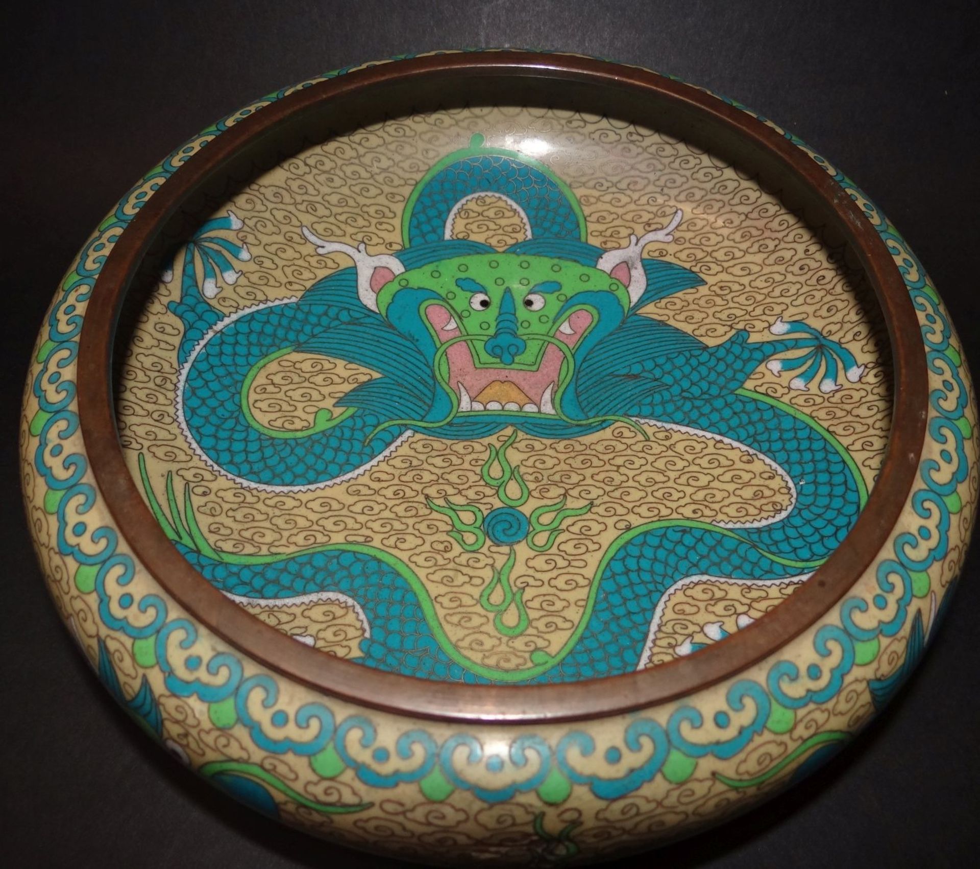 runde Cloisonne-Schale mit Drachendekor, China, älter, H-6 cm, D-20 c - Bild 2 aus 5