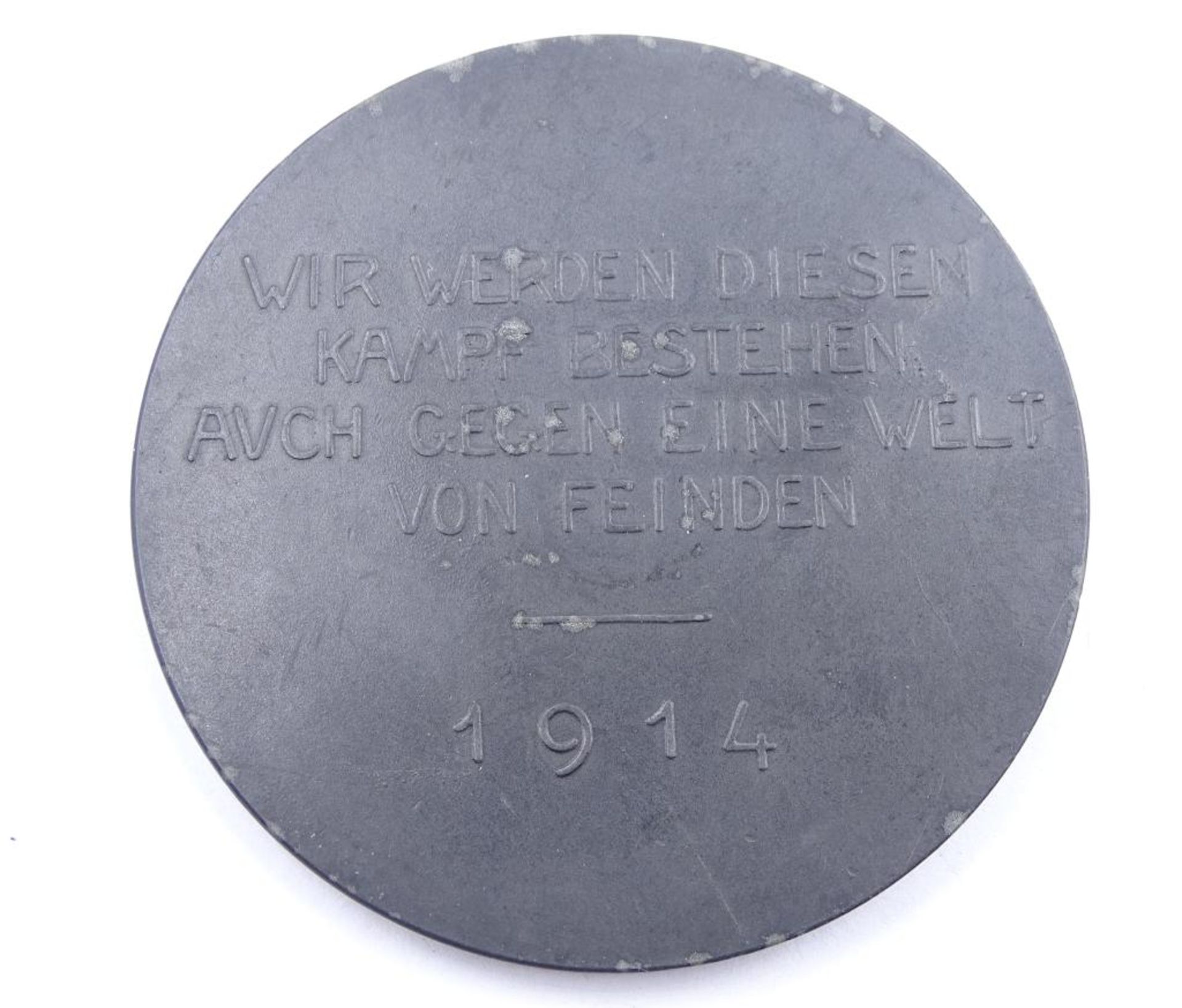 Runde Plakette Wilhelm II, Wir werden diesen Kampf bestehen,auch gegen eine Welt von Feinden 1914", - Bild 2 aus 2