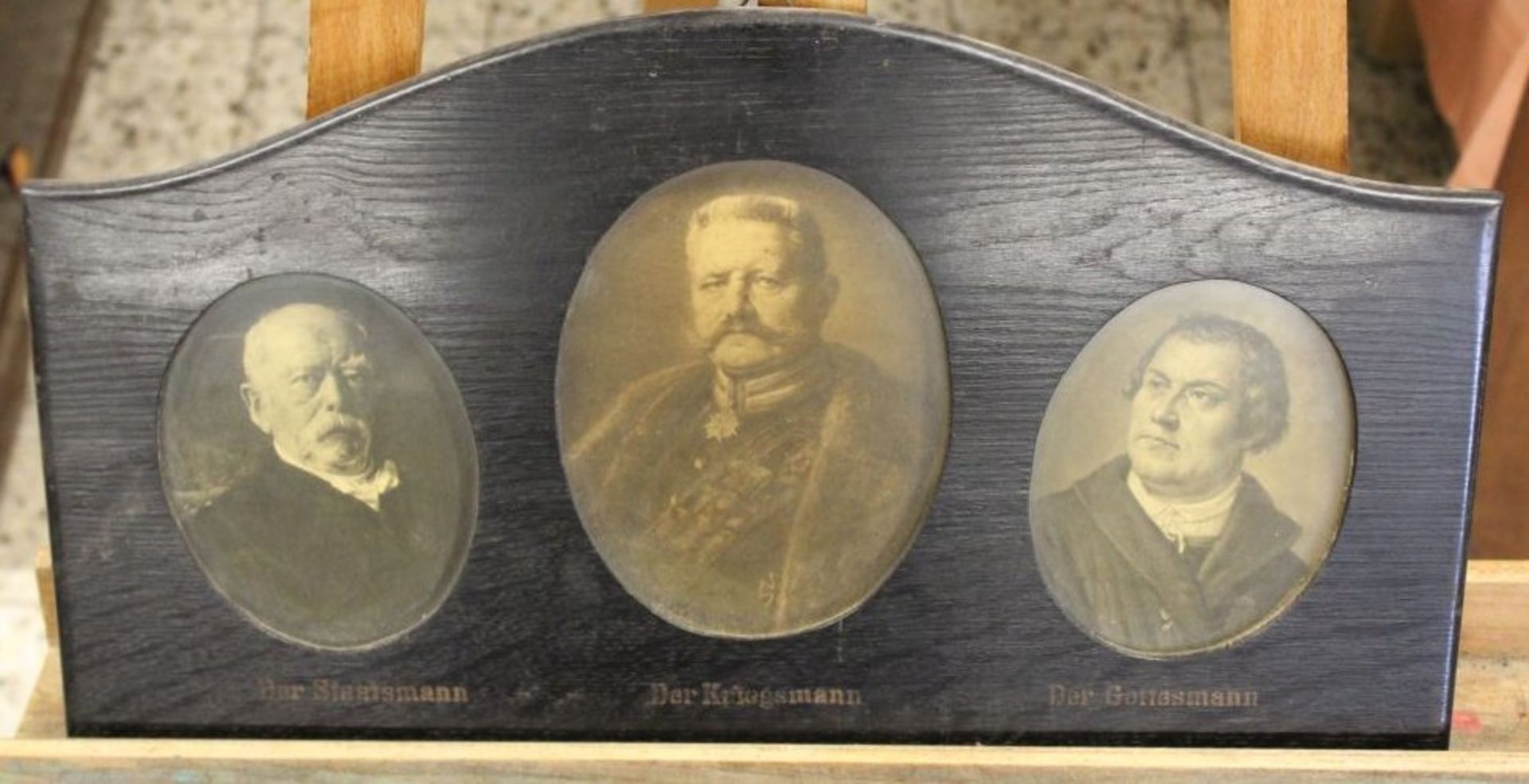 3x Portraitdrucke in einem Rahmen, um 1910, Der Staatsmann, Der Kriegsmann und Der Gottesmann,