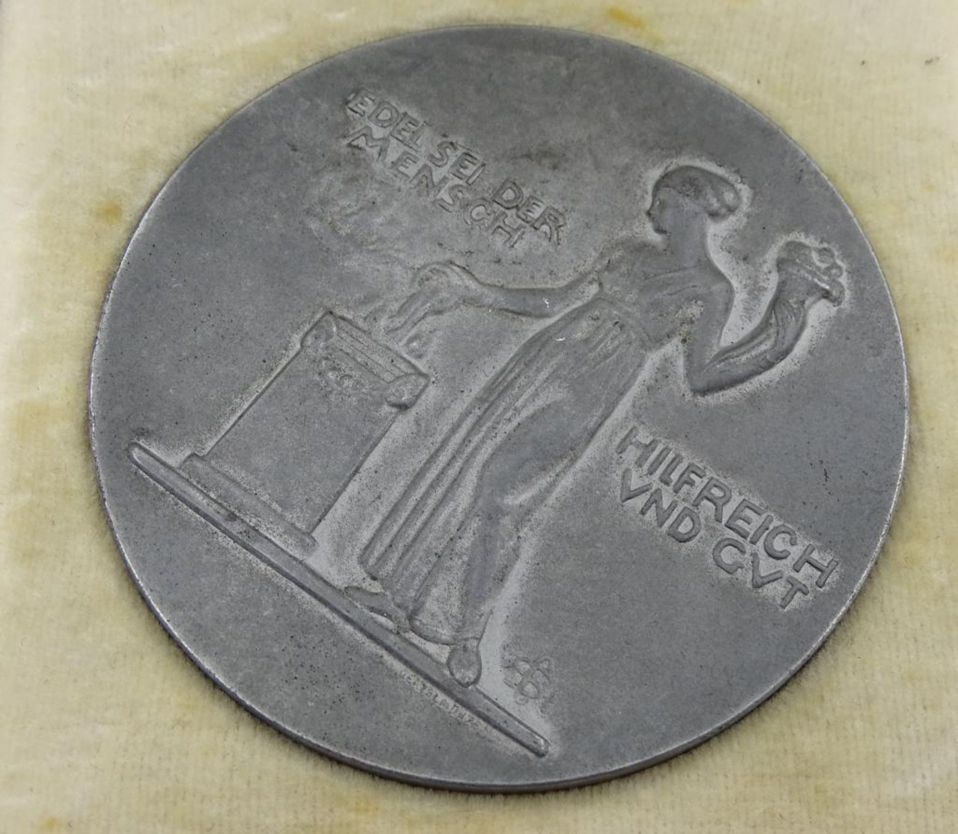 Medaille in Etui "Für opferwillige Hilfeleistung an Ihren Mitbürgern in schwerer Kriegszeit ,Die - Bild 3 aus 3