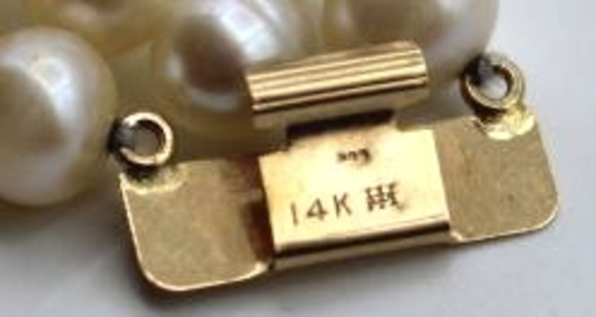 3reihiges Perlencollier, 14ct Goldschliesse, ca. L-42cm. - Bild 2 aus 2