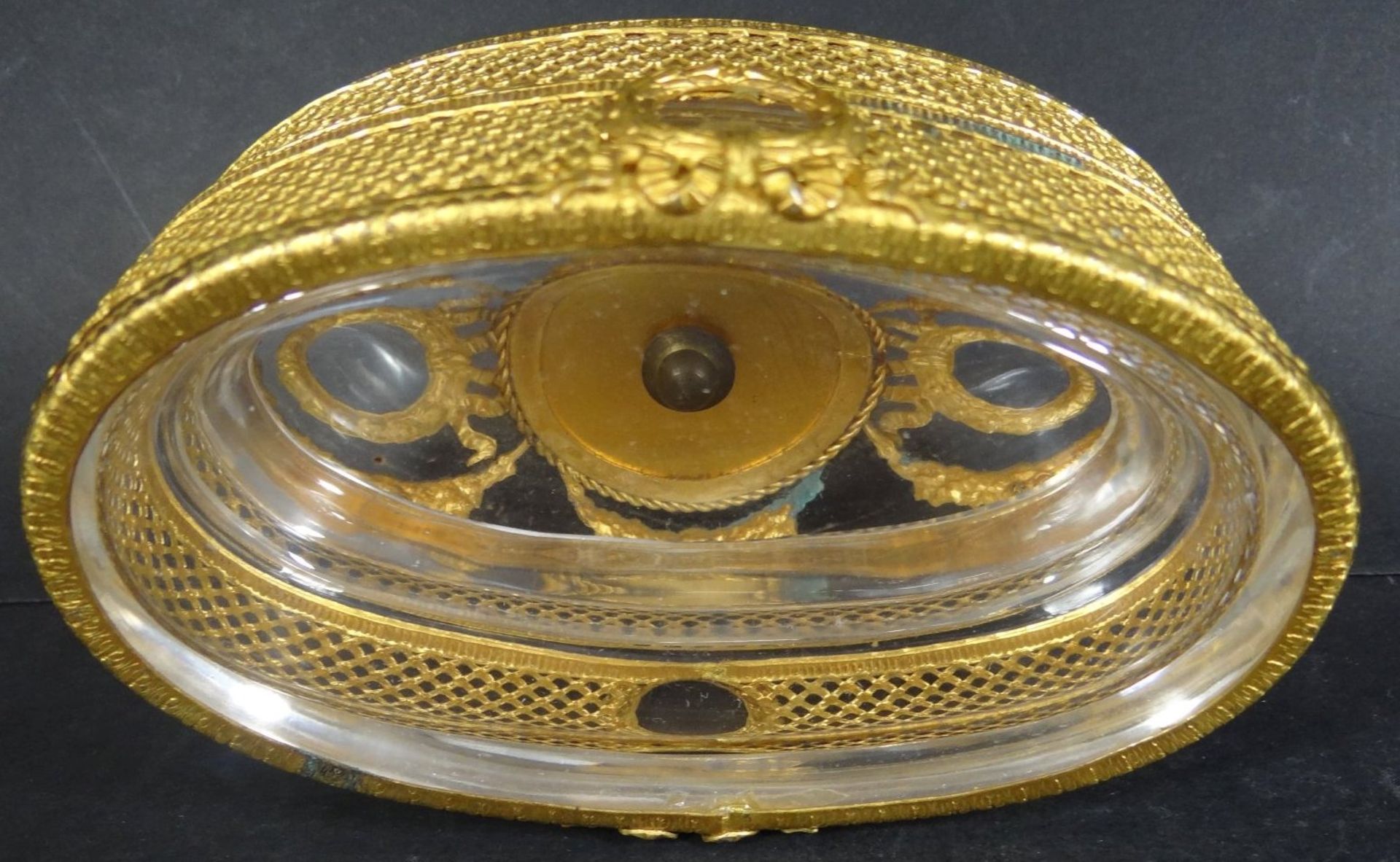 Feuervergoldete Bronze-Deckeldose mit Glaseinsatz, Deckel mit Porzellanblüten, H-5 cm, 7x12 cm, - Bild 6 aus 6