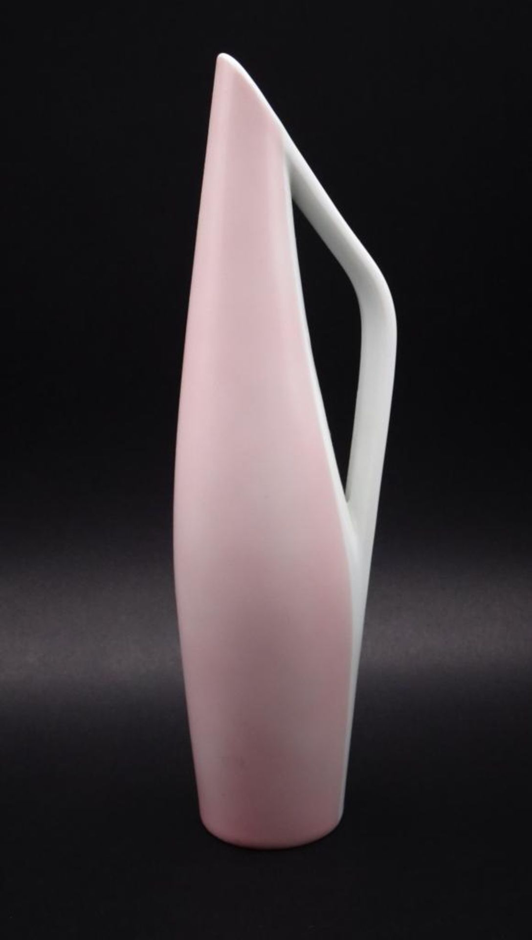 HENKELVASE "PINGUIN", Rosenthal, H 24,5, Entwurf Hanns HOFFMANN-LEDERER von 1953, weiss/rosa