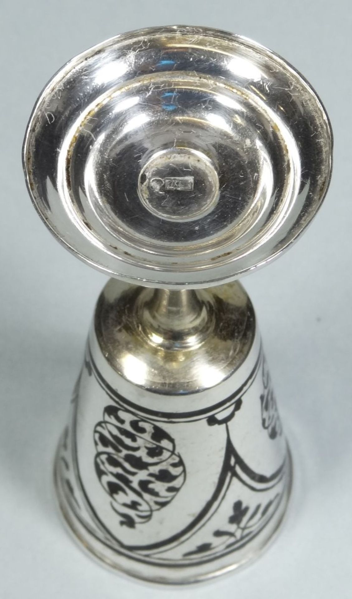 kl. Vodkabecher auf Stand, Silber-875-, H-8 cm, 33 gr. - Bild 4 aus 6