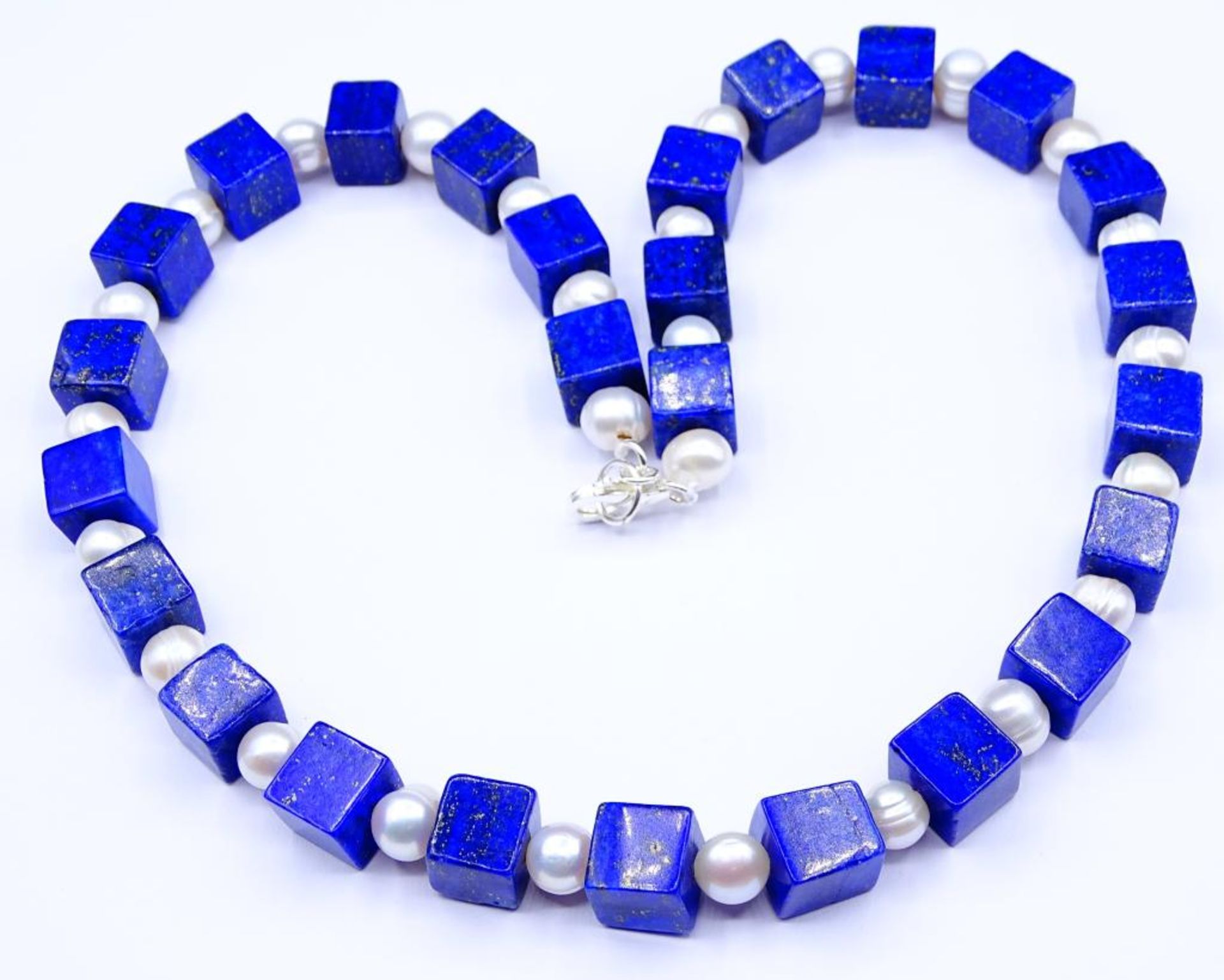Halskette mit Lapislazuli Würfeln (ca.9-10mm),ungleichmäßig in Farbe und Form,Frischwasser Perlen ( - Bild 4 aus 4