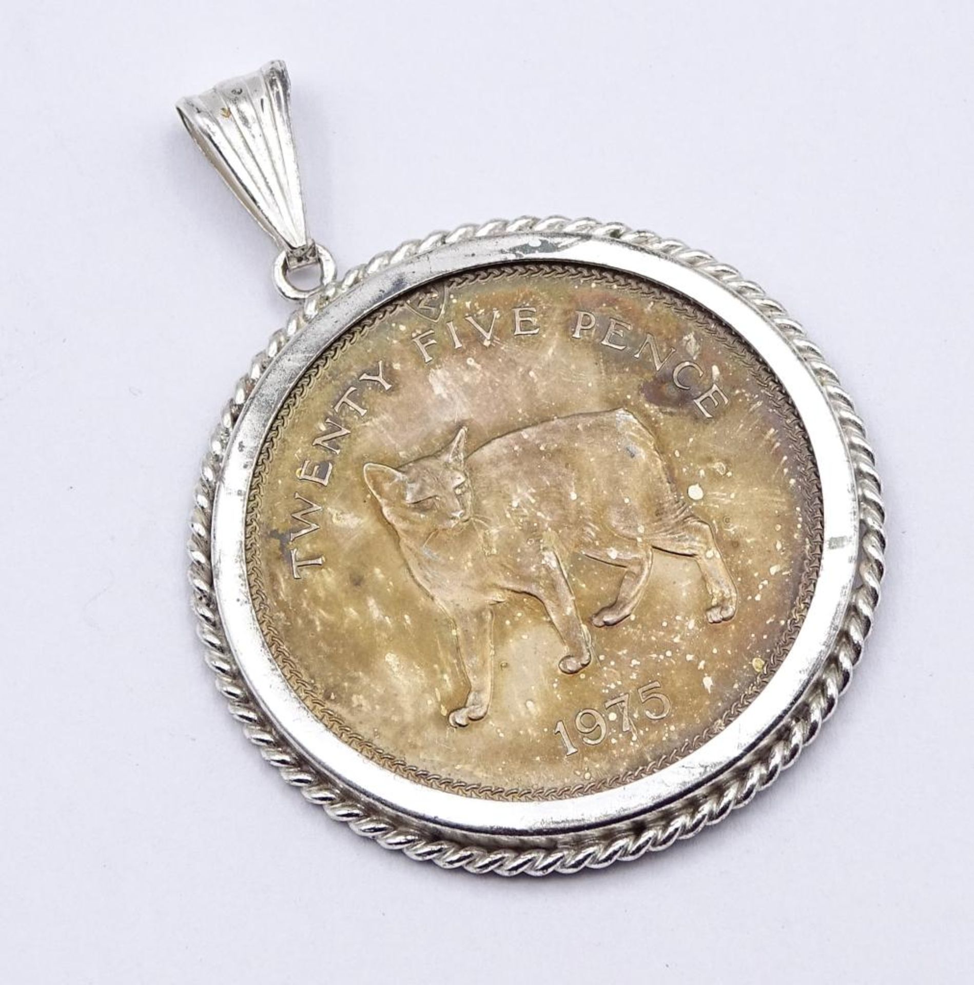 25 Pence 1975 Isle of ManElisabeth II, Silber,gefasst in Silberfassung 835/000,ges.Gew.33,1gr. - Bild 2 aus 2