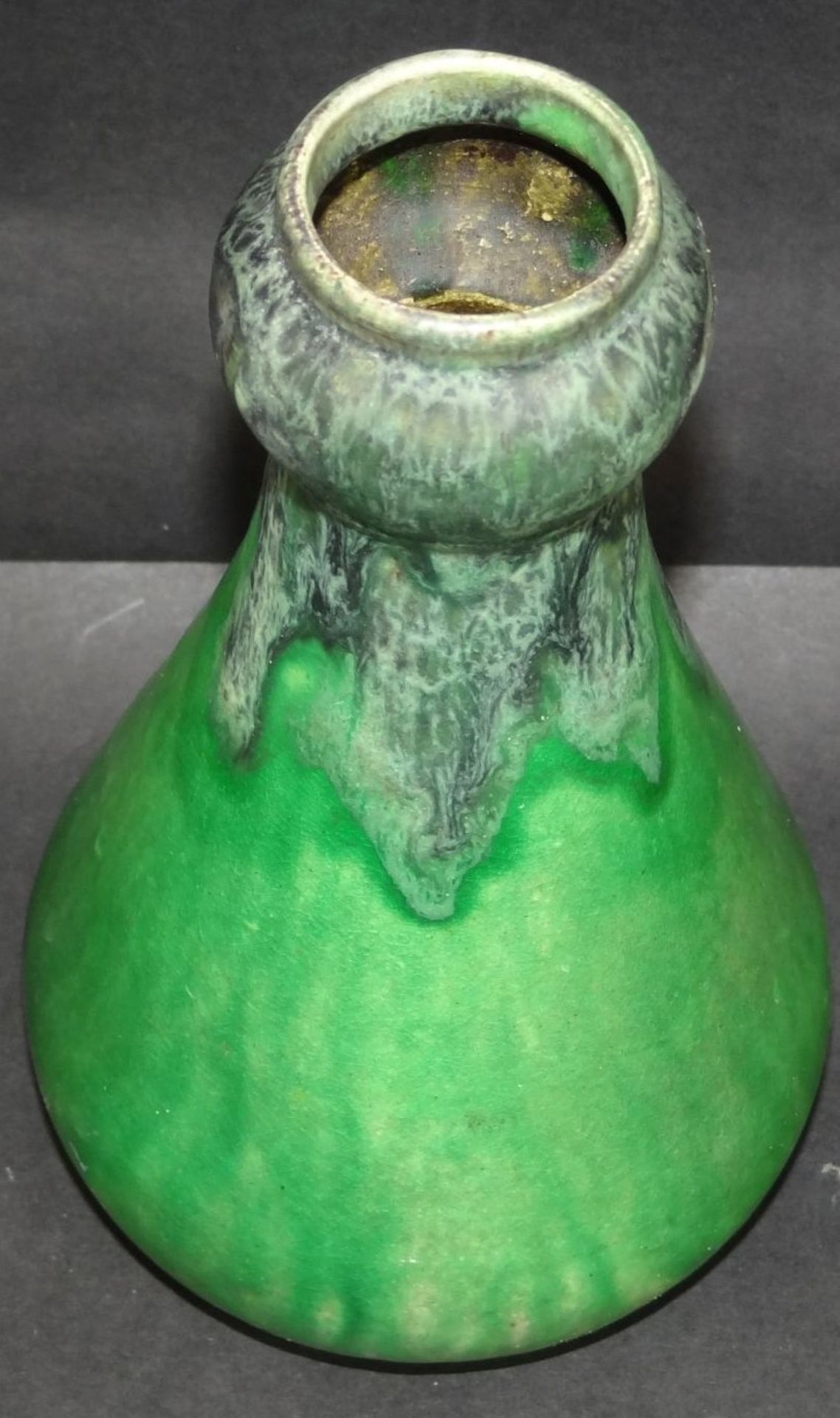 Vase Mutz Altona grün/schwarz, um 1910, H-18,5 cm, guter Zustand, Bodenmarke und Nr. 1 - Bild 2 aus 4