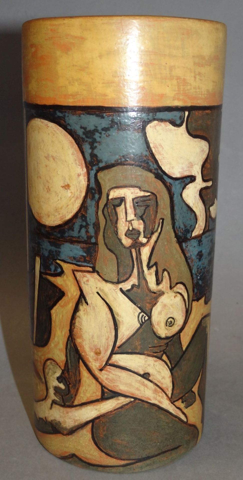 zylindrische Künstlervase mit Strandszene, in Boden signiert "D. Trelles, 75, Uruguay", H-21 cm, D-