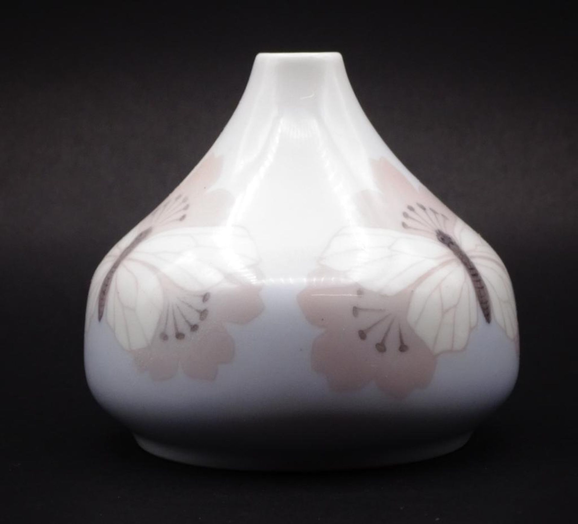 kleine Jugendstil-Vase "Royal Copenhagen", Schmetterlinge, H-8 cm, D-9 cm