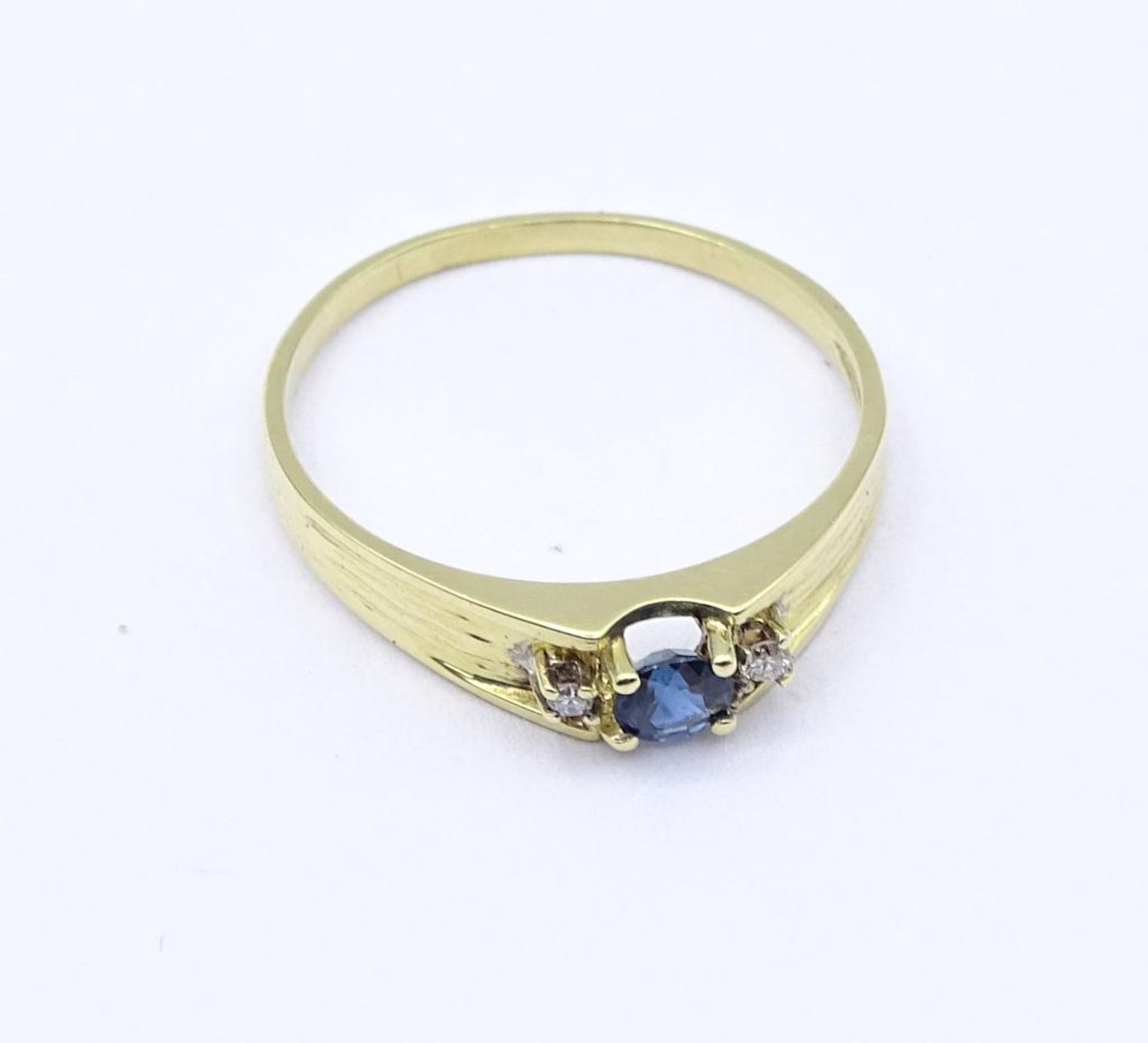 Saphir-Diamant-Ring mit einem rund fac. Saphir 3,7 mm und 2 Diamanten, zus. 0,02 ct W/SI, RG 55, 2,0 - Bild 4 aus 4