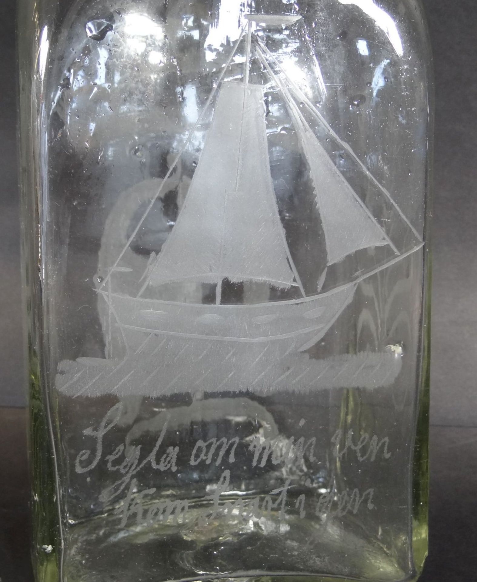 alte eckige Flasche mit Segelschiff und Spruch, Schwedisch "Segla om mi ven kom snart i gen", wohl - Bild 2 aus 8