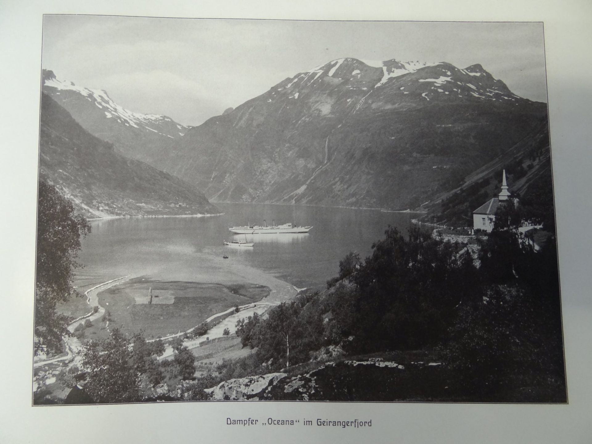 Hamburg-Amerika-Linie "Nordlandfahrten" Fotoband , Einband mit Gebrauchsspuren, ansonsten gut - Bild 8 aus 10