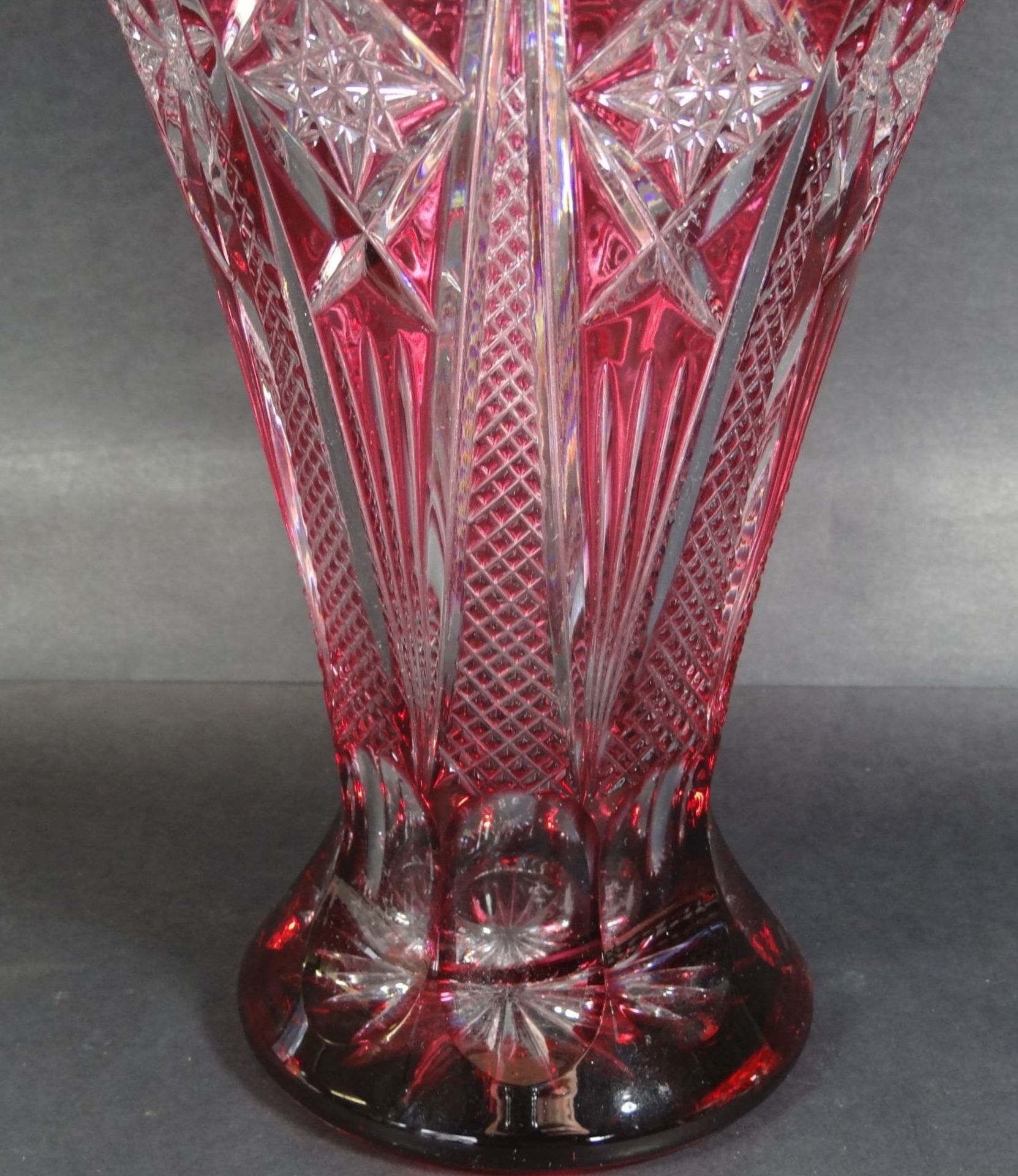 grosse Kristall-Vase "Nachtmann" rot/klar, H-26 cm, D-19 cm - Bild 4 aus 7
