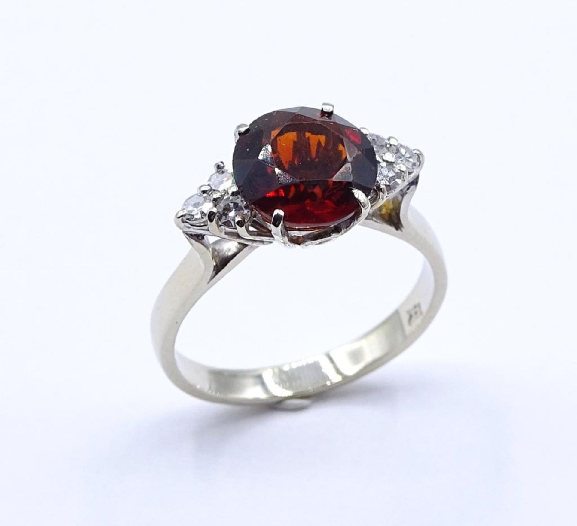 Granat-Brillant-Ring,Weissgold 750/000,3,26gr., RG 52 - Bild 2 aus 2