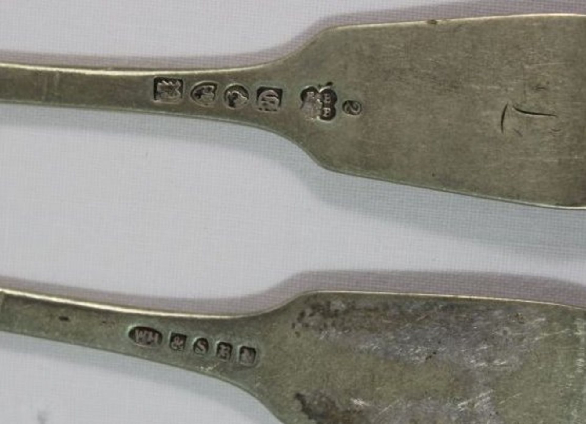 Paar alte Gabeln, Silber, England,64,1gr., Alters-u. Gebrauchsspuren, L-17cm. - Bild 2 aus 2