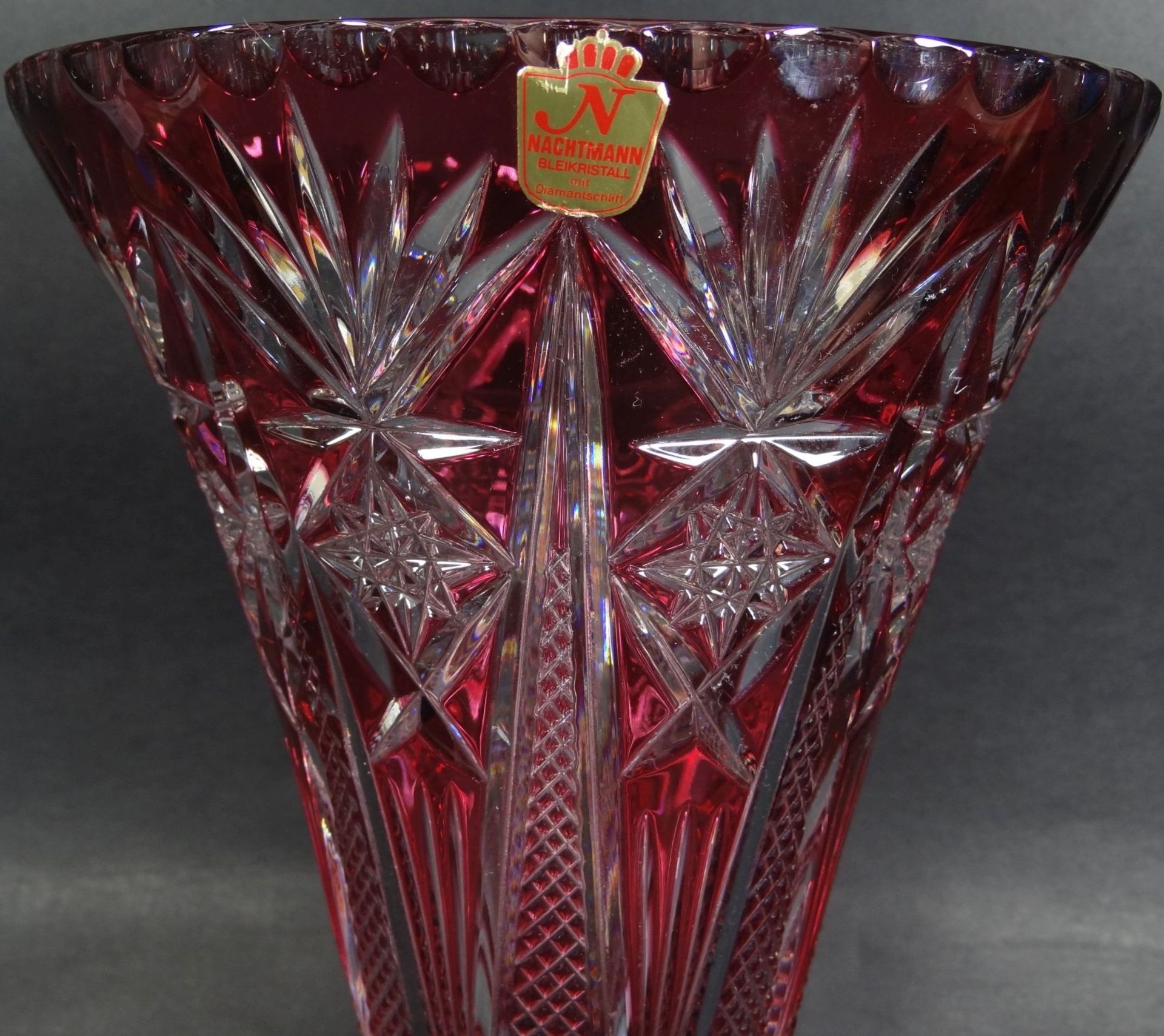 grosse Kristall-Vase "Nachtmann" rot/klar, H-26 cm, D-19 cm - Bild 3 aus 7