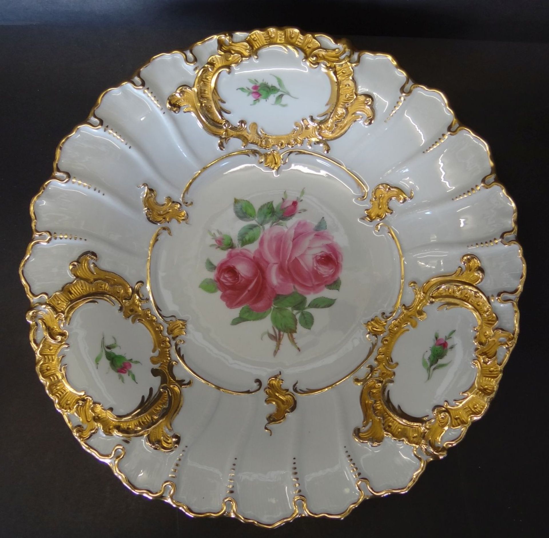 Prunkschale "Meissen" rote Rosen und Gold, Schwertermarke mit Pun kt, 1.Wahl, D-29 cm, H-5 cm,