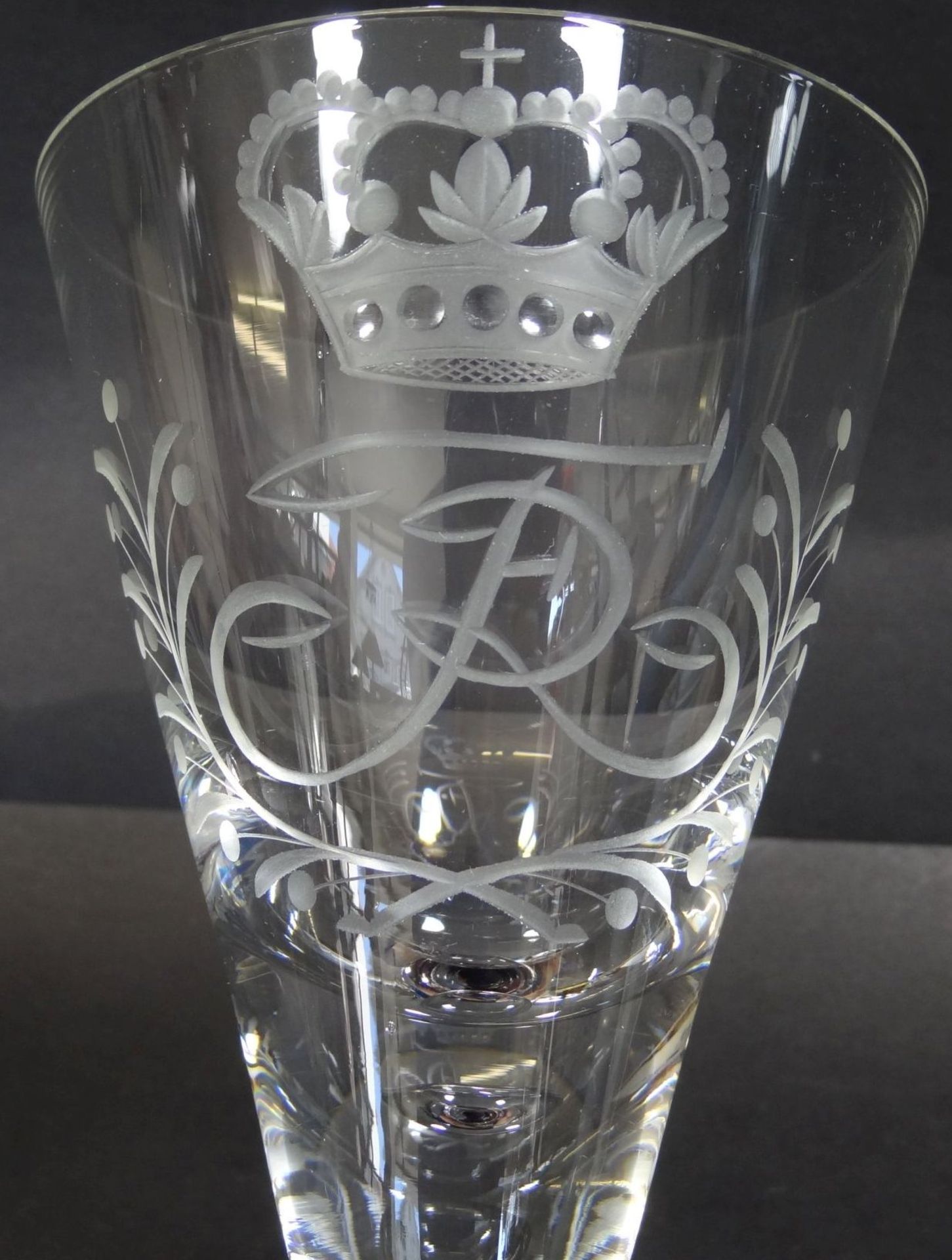 Pokalglas mit Krone und FR Monogramm, H-17 cm, D-9 cm - Bild 3 aus 5