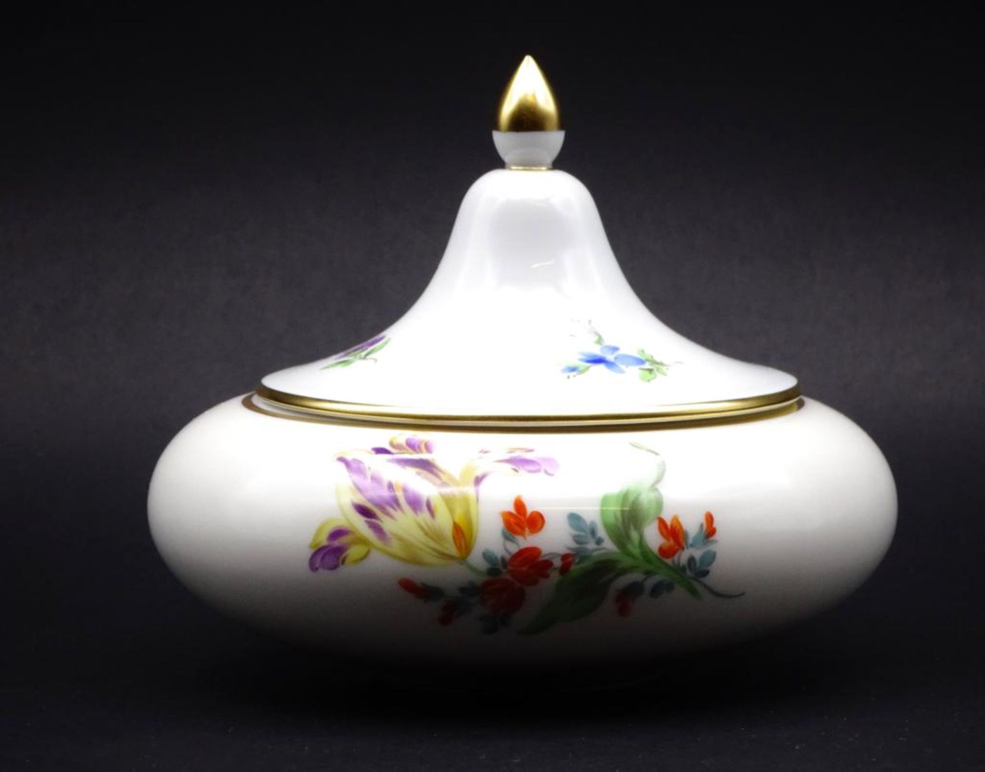 Deckeldose "Meissen" Blumendekor, H-11.5 cm, D-10 cm, Schwertermarke, 1.Wahl - Bild 3 aus 7