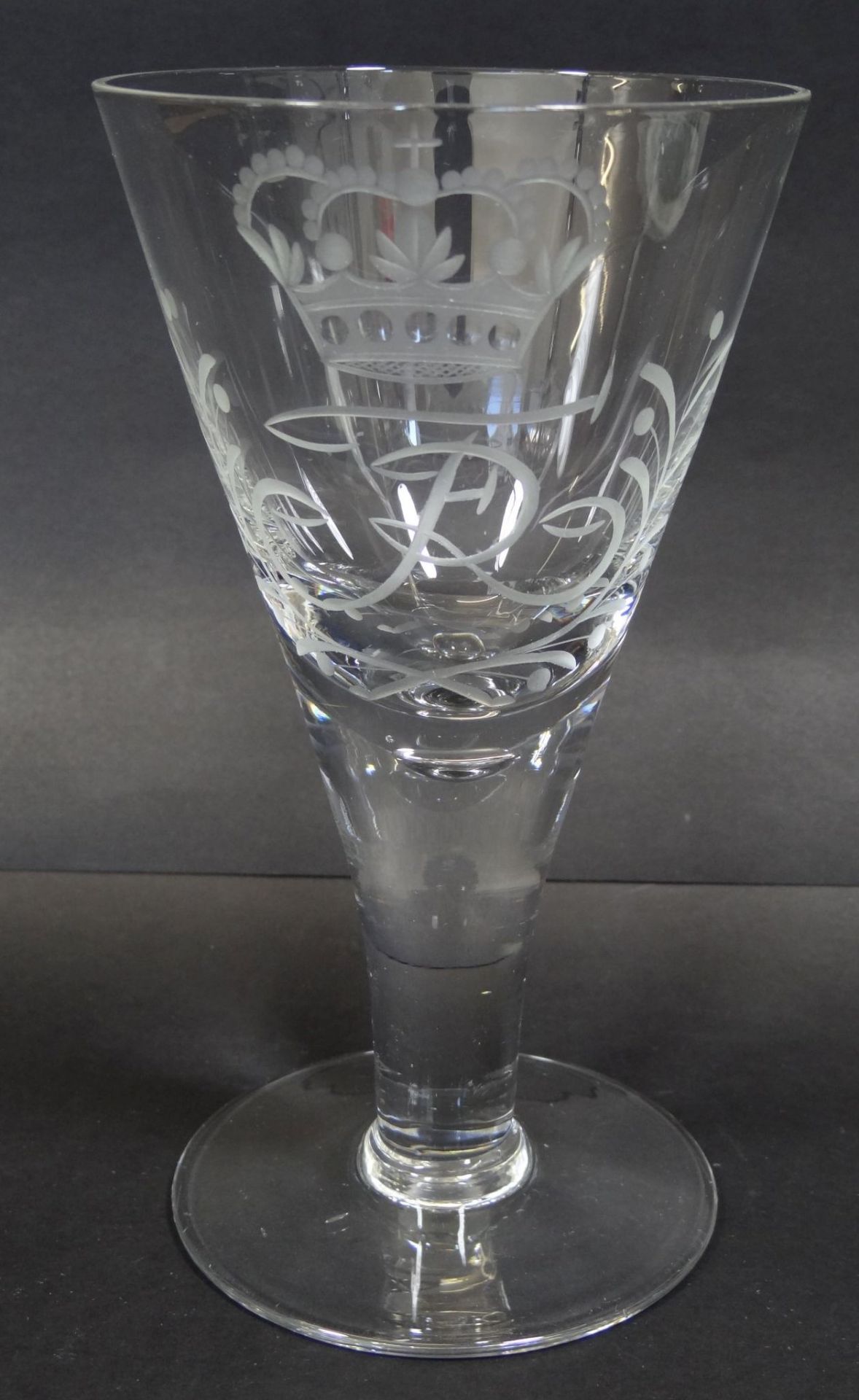 Pokalglas mit Krone und FR Monogramm, H-17 cm, D-9 cm