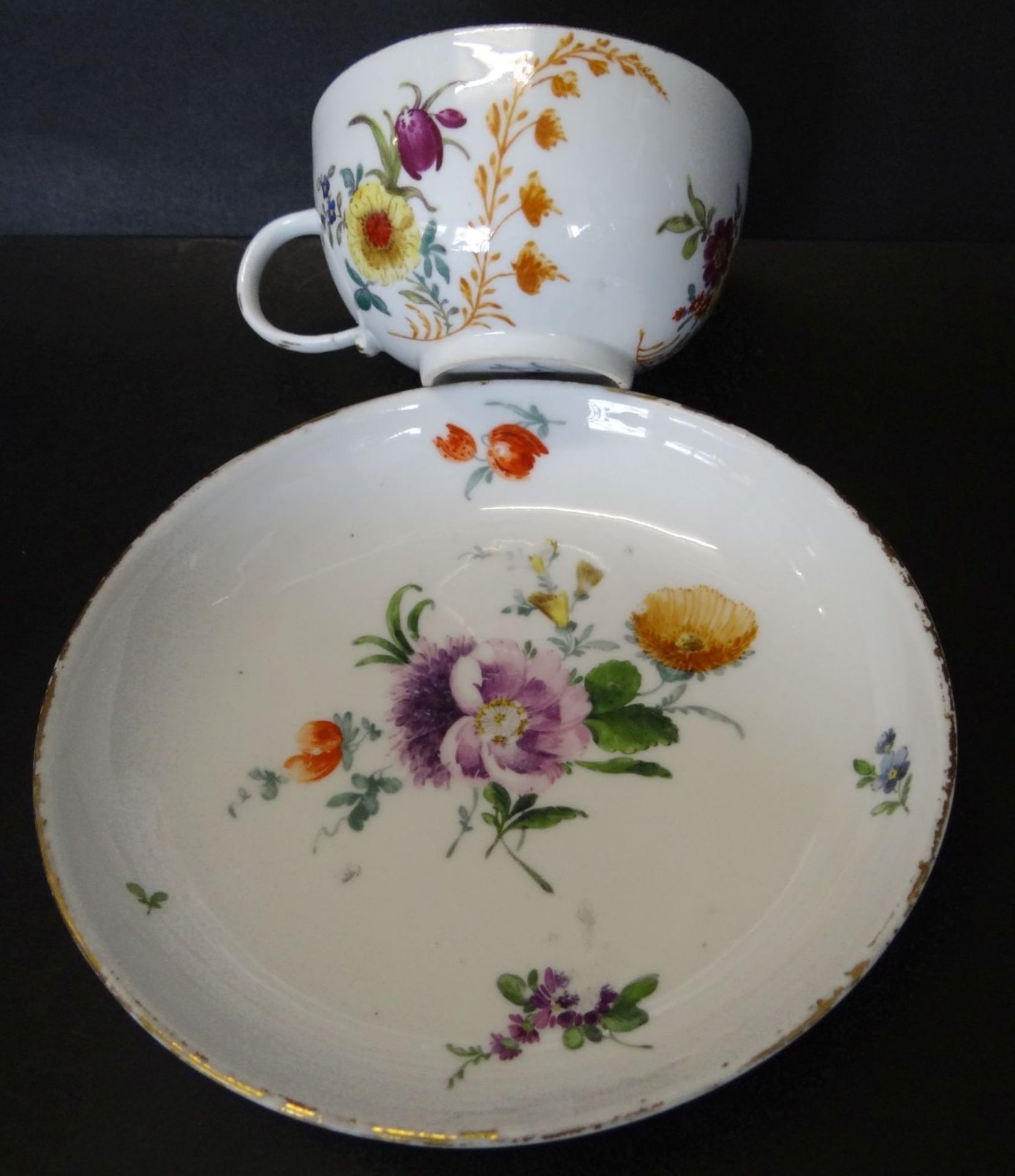 kl. Tasse mit U.T. "Meissen" Blumendekor, Gold berieben, 19.Jhd. - Bild 3 aus 5