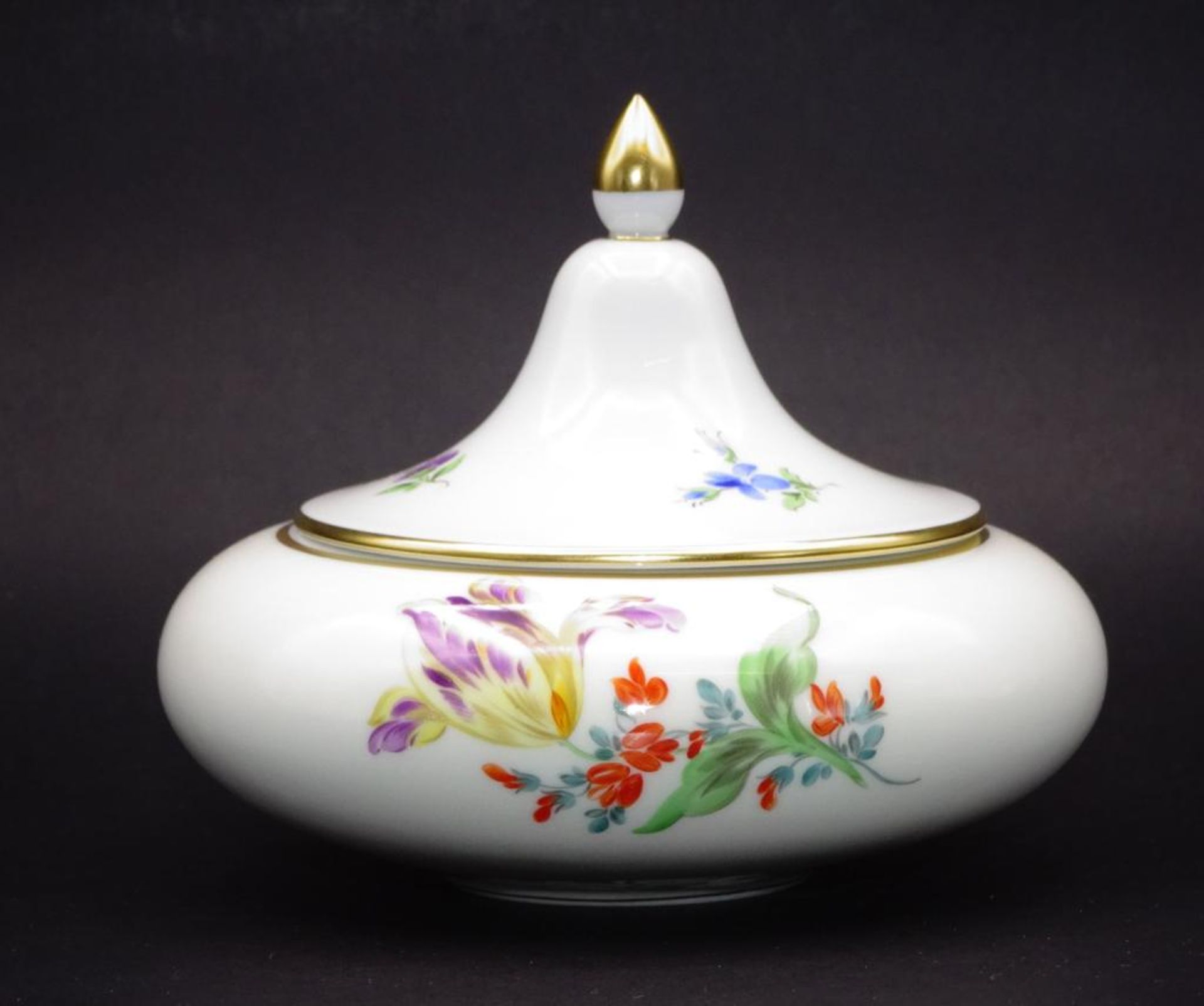 Deckeldose "Meissen" Blumendekor, H-11.5 cm, D-10 cm, Schwertermarke, 1.Wahl - Bild 2 aus 7