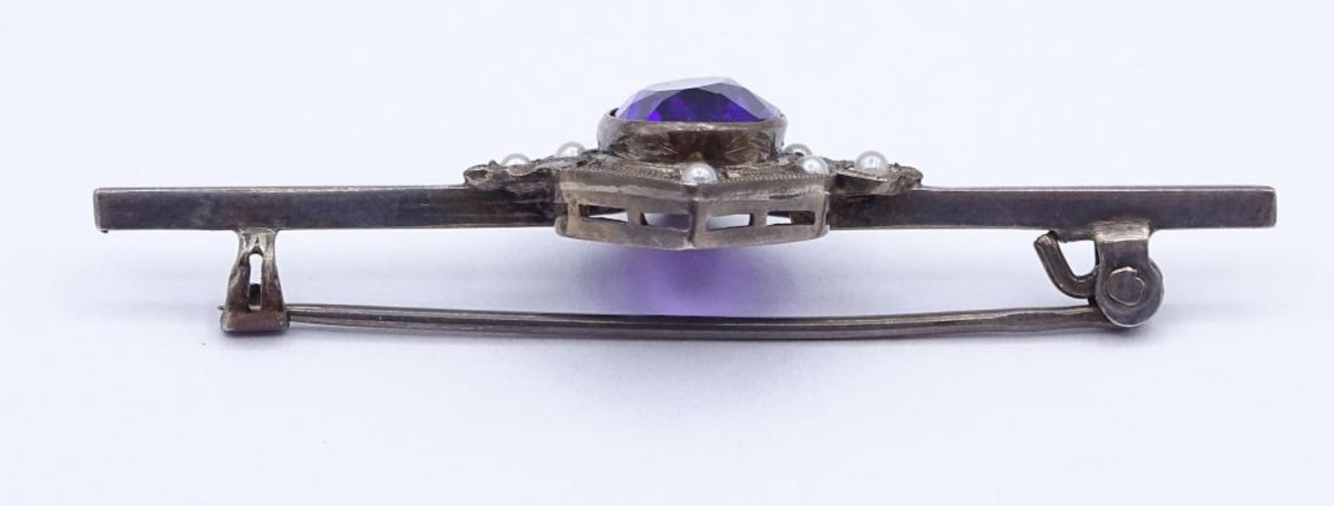 Alte Silber Brosche mit Perlchen und facettierten violetten Stein,1x Perle fehlt,Silber 835/000,L- - Image 4 of 5