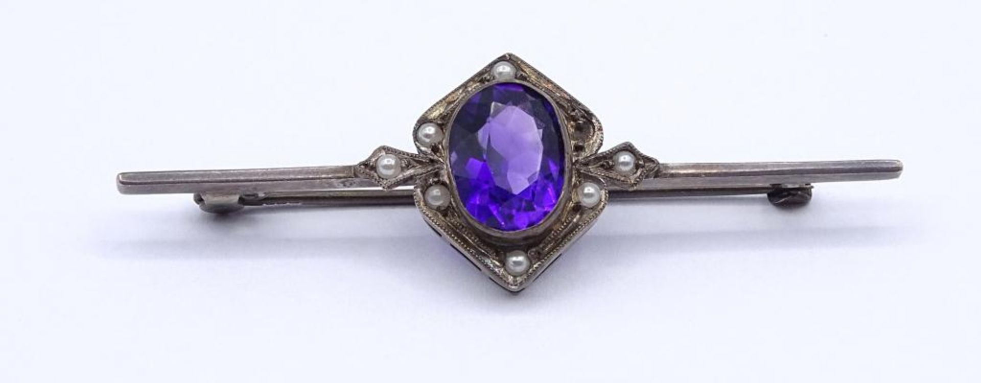 Alte Silber Brosche mit Perlchen und facettierten violetten Stein,1x Perle fehlt,Silber 835/000,L-