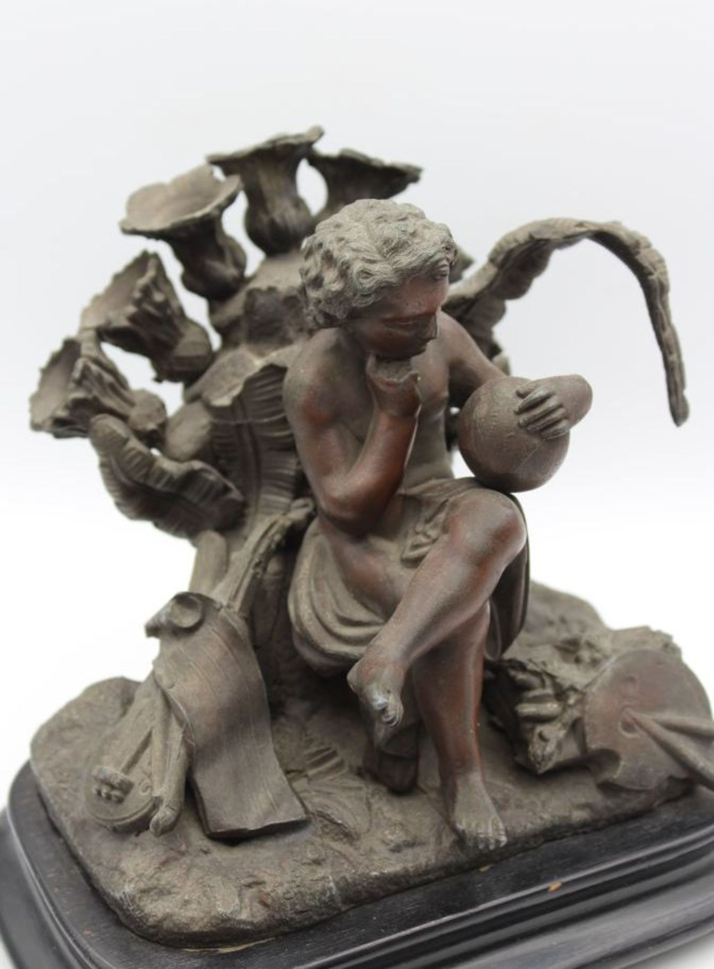 Zink-Guss -Figur "Die Muse der Künste", auf Holzsockel, älter, H-17cm B-18cm - Bild 2 aus 3