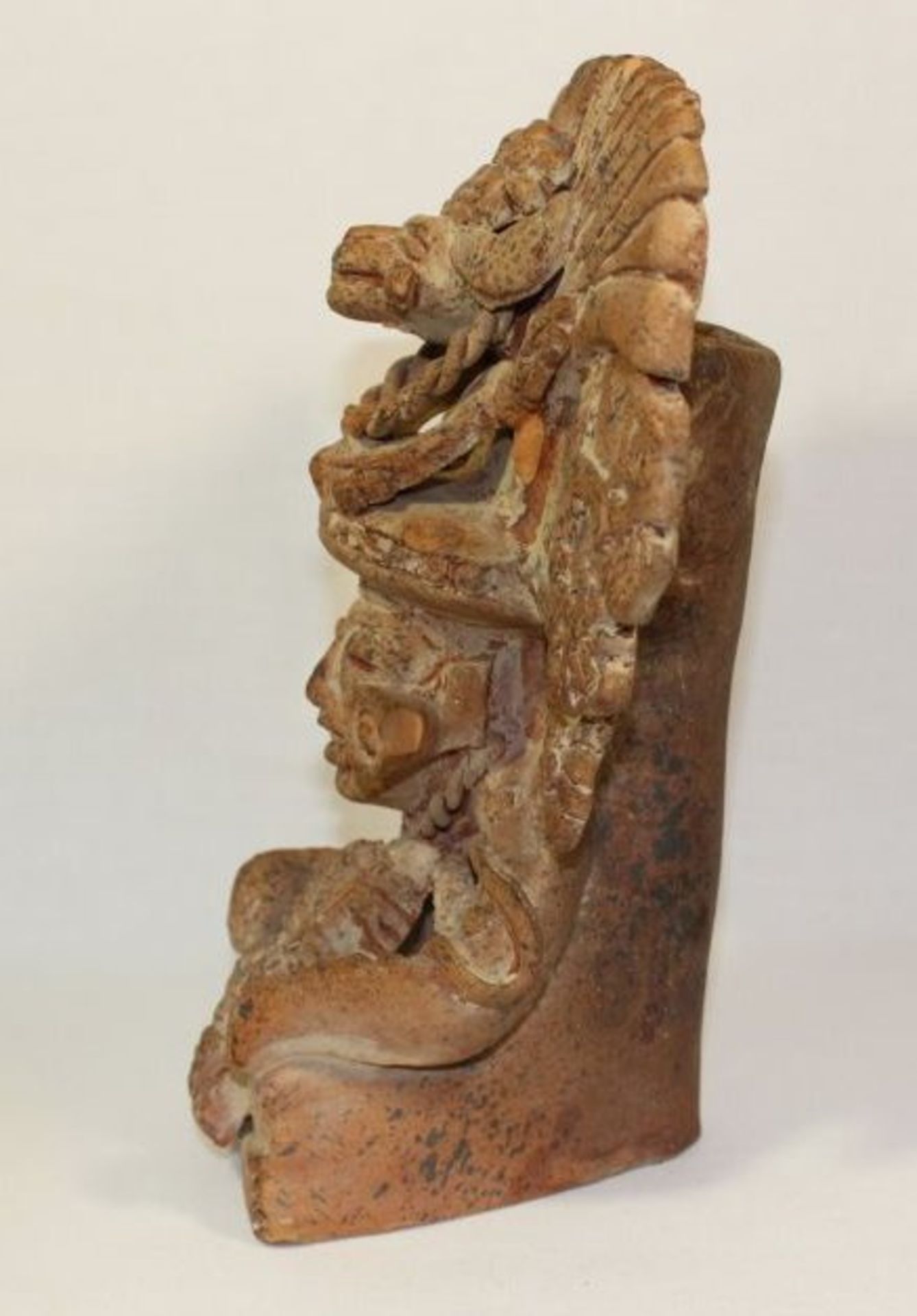Ton-Figur, wohl Museumsreplik, Südamerika, teilw. bestossen, H-22,5cm B-19cm. - Bild 4 aus 5