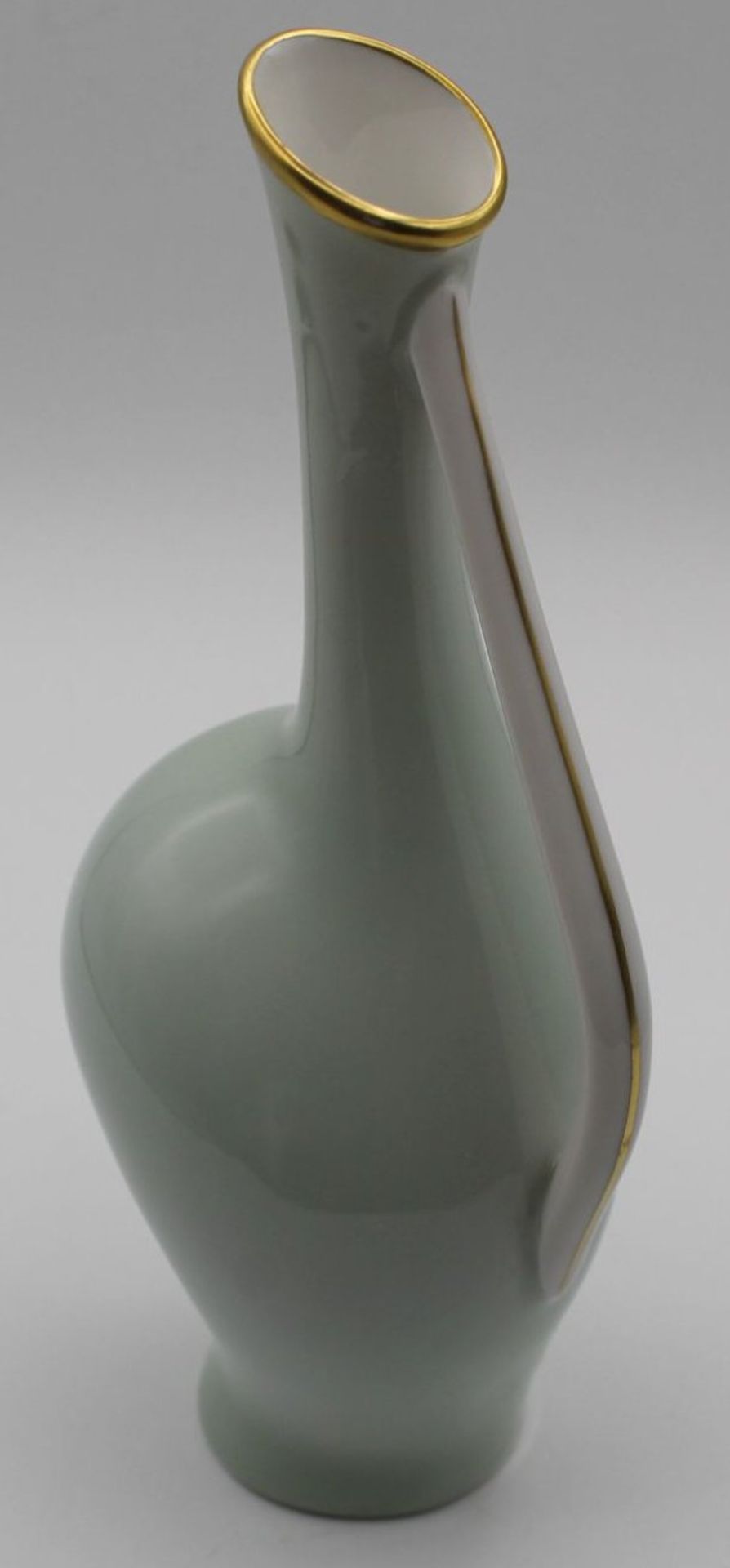 Rosenthal Vase, sogen. Schwangere Luise, hellblau mit Goldrand, H-17 cm - Bild 4 aus 6