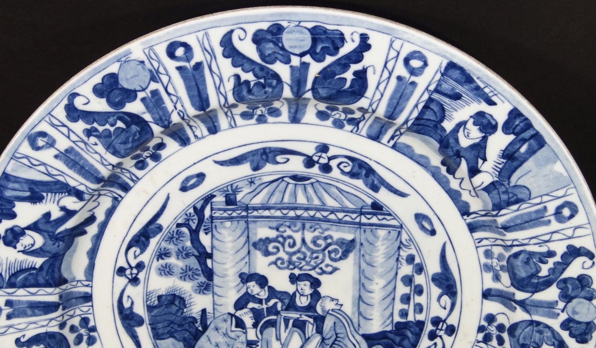 *grosser Teller um 1780, Chinoiserien in blau, wohl Niederlande , D- 34,5cm. - Bild 3 aus 6