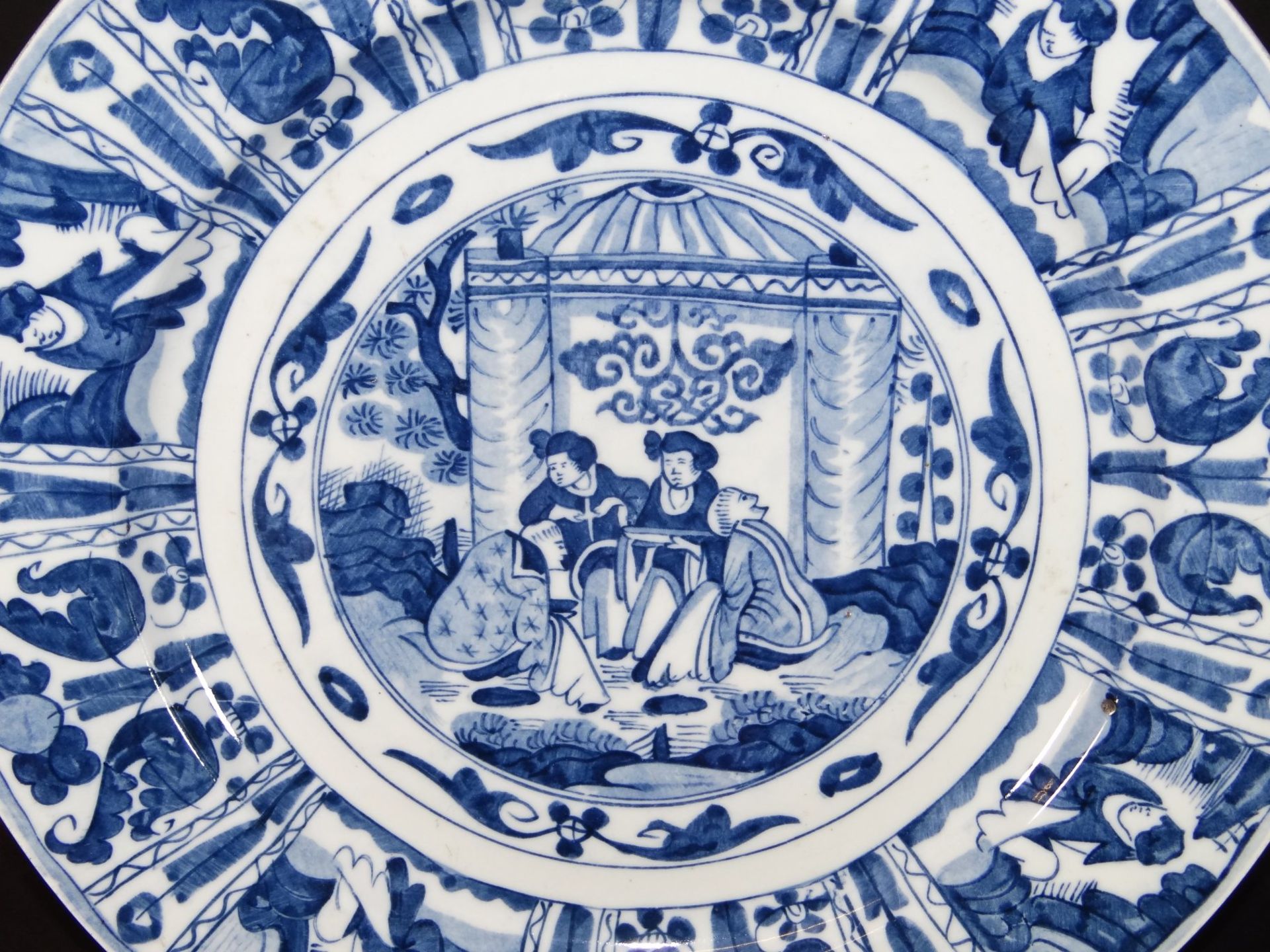 *grosser Teller um 1780, Chinoiserien in blau, wohl Niederlande , D- 34,5cm. - Bild 2 aus 6