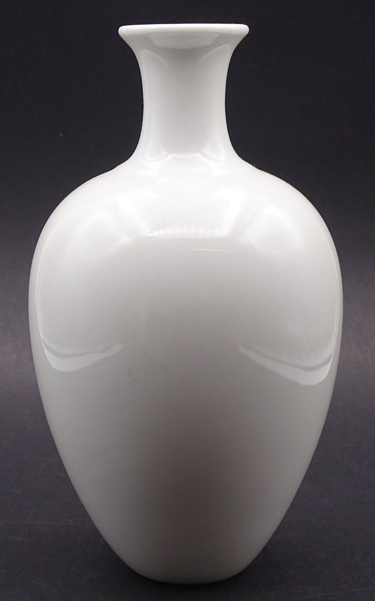 Vase "KPM" Berlin, weiss, H-15 cm - Bild 2 aus 4