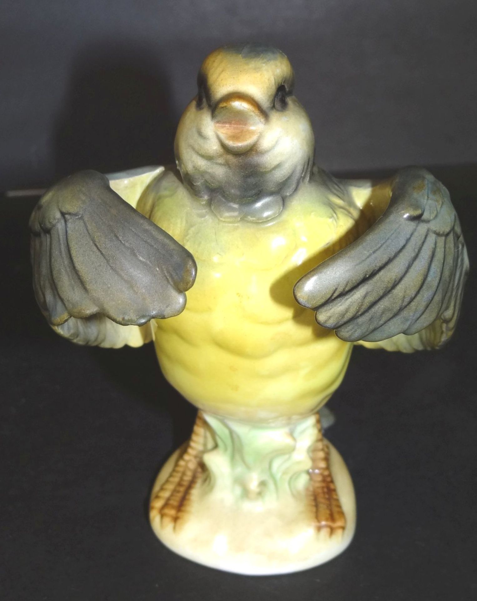 aufplusternder Vogel "Goebel", älter, bemalt, H-12,5 cm, anbei Kanarienvogel mit Hunges "Goebel" - Bild 2 aus 10