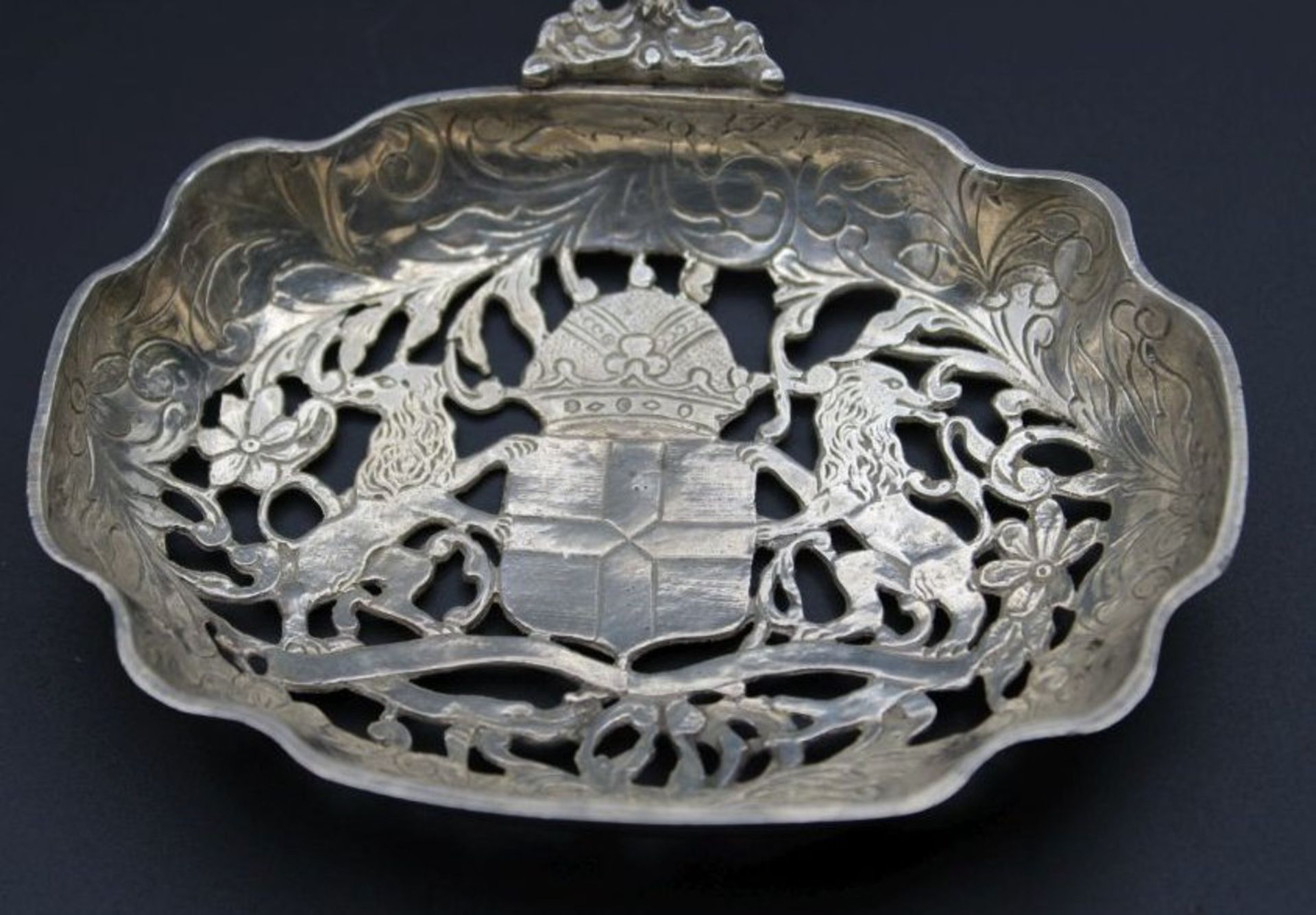 gr. Zier-Streulöffel, Chester, B Muller & Son (Berthold Muller), Sterling, um 1900, 139,6gr., L-23, - Bild 2 aus 5