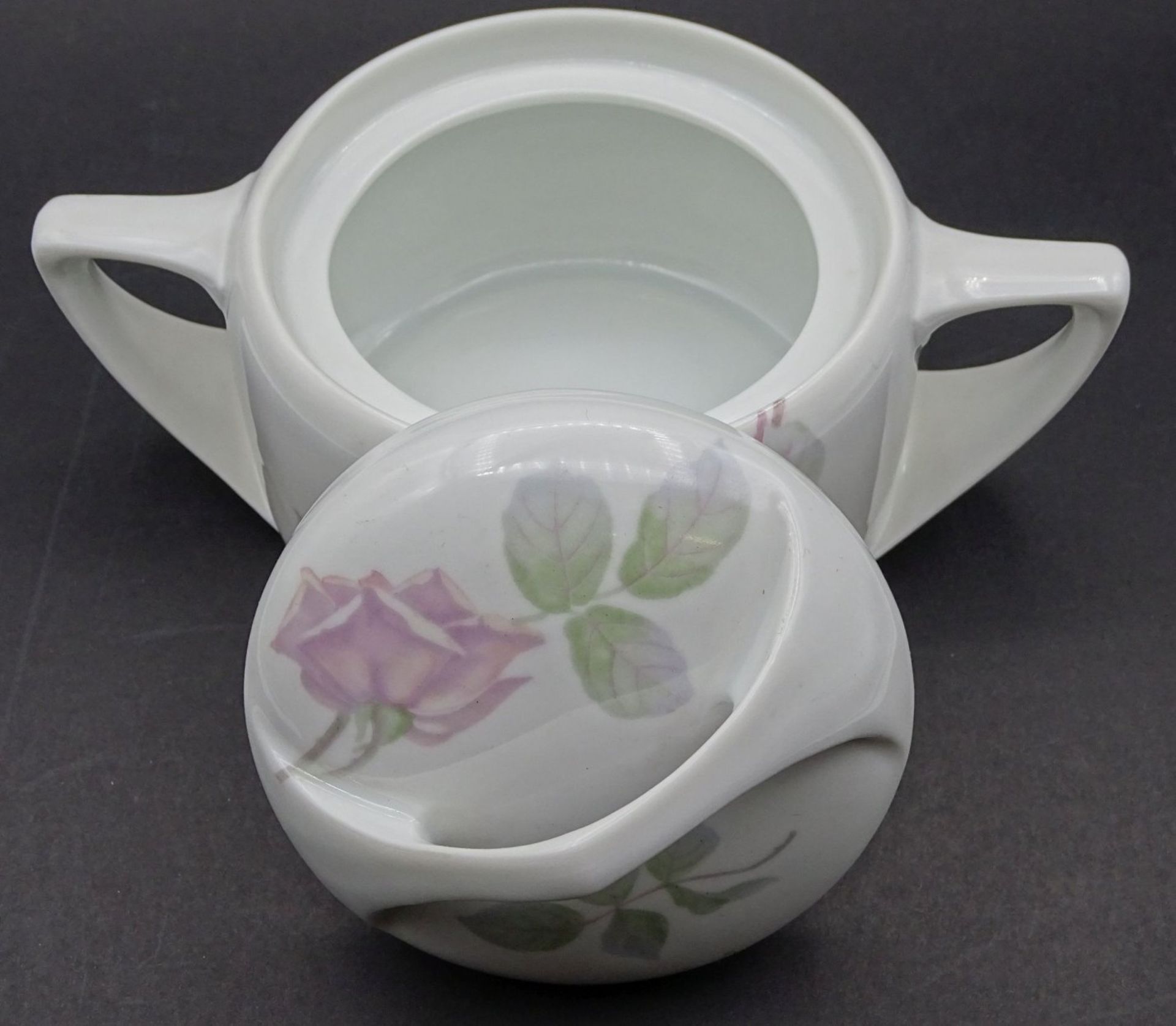 grosse Jugendstil Deckeldose "Rosenthal" Donatello, Rosendekor, H-9 cm, B-max. 18 cm - Bild 4 aus 6