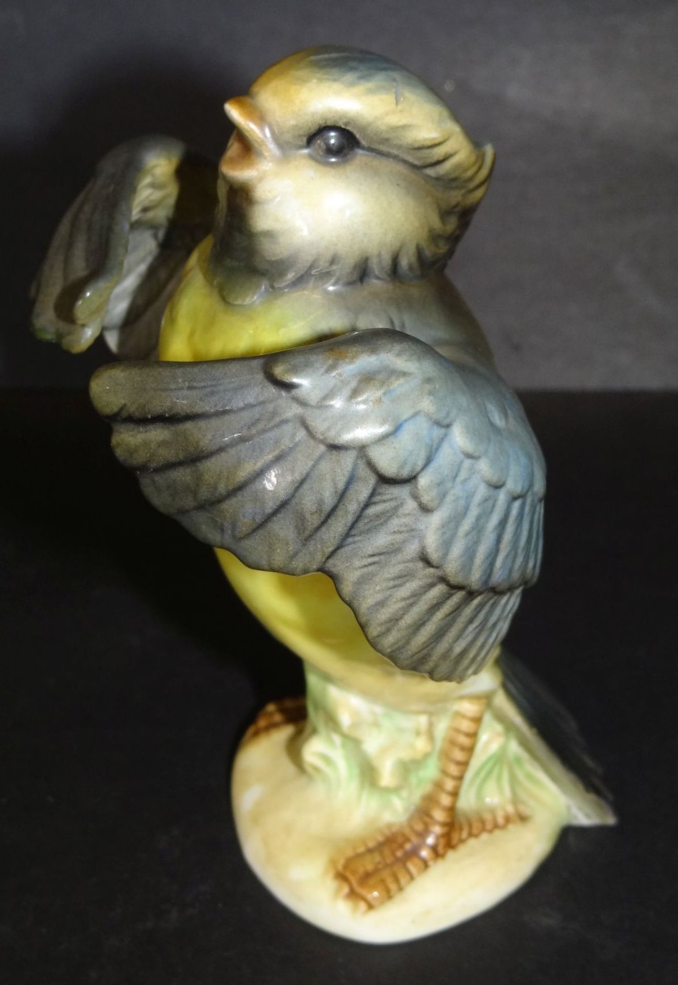 aufplusternder Vogel "Goebel", älter, bemalt, H-12,5 cm, anbei Kanarienvogel mit Hunges "Goebel"