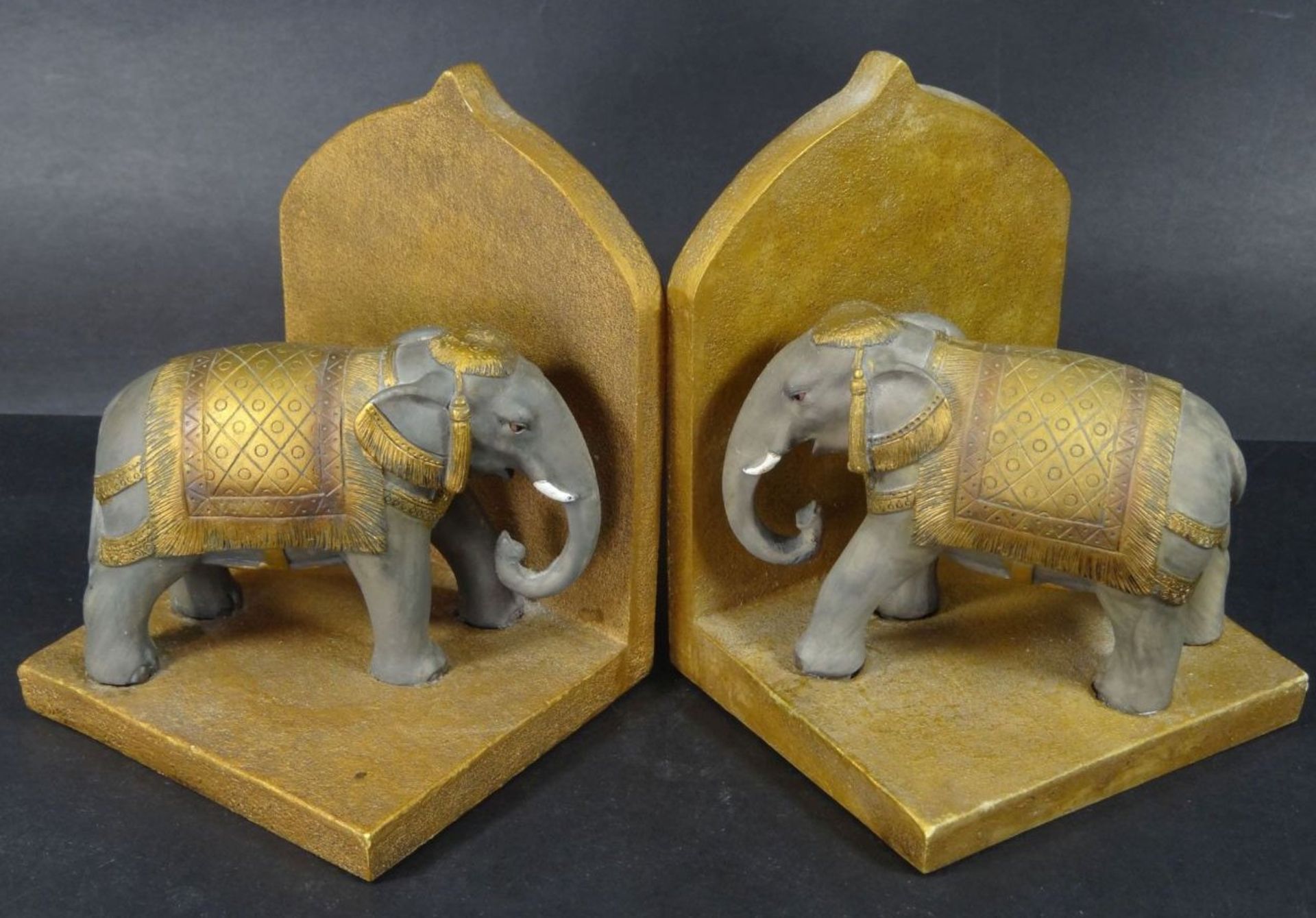 Paar Buchstützen mit Elefanten, Kunstmasse, H-14 cm, B-10 c - Bild 2 aus 4