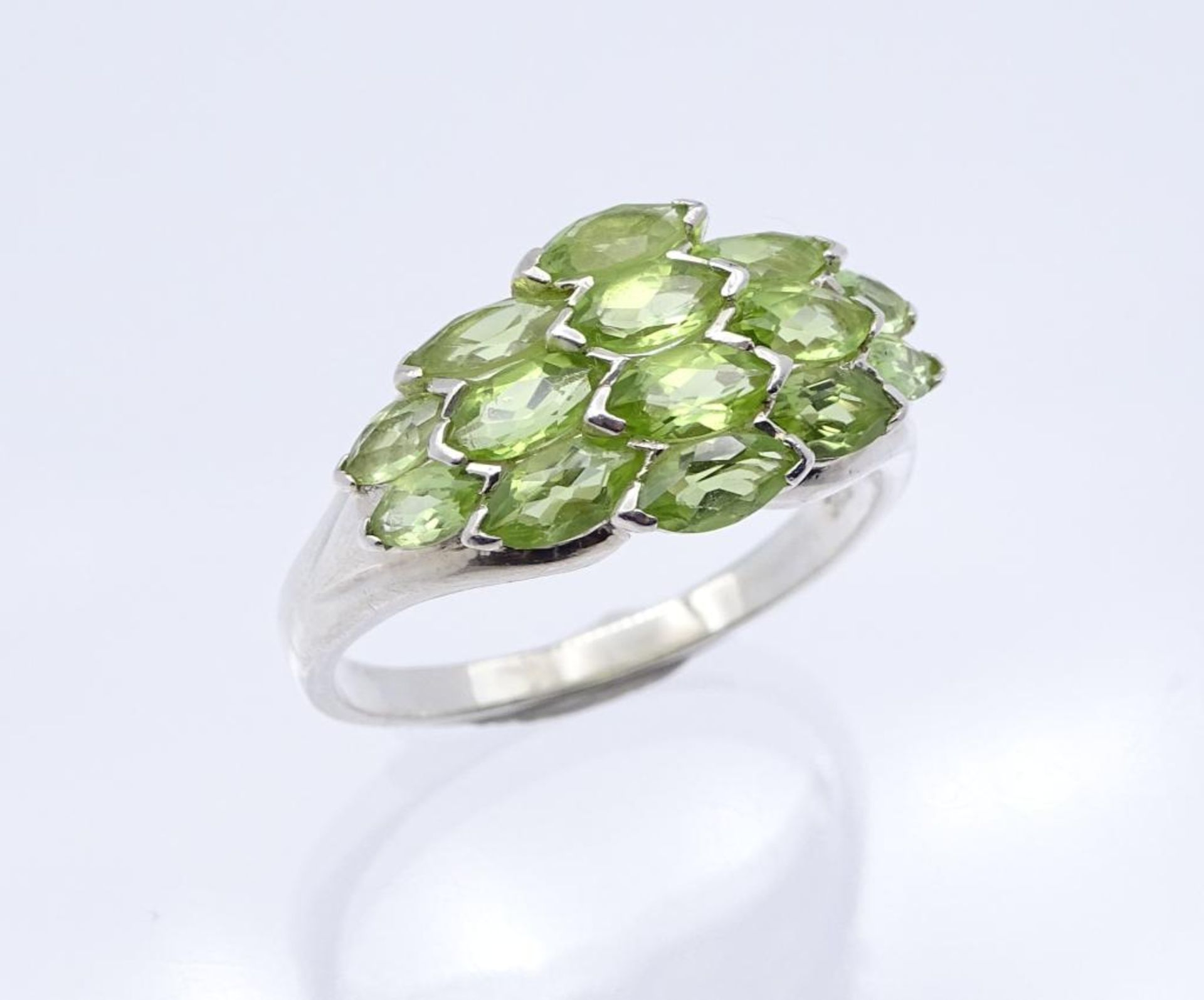 925er Silber Ring, wohl mit Peridot besatz, 4,7gr., RG 62/63 - Bild 3 aus 3