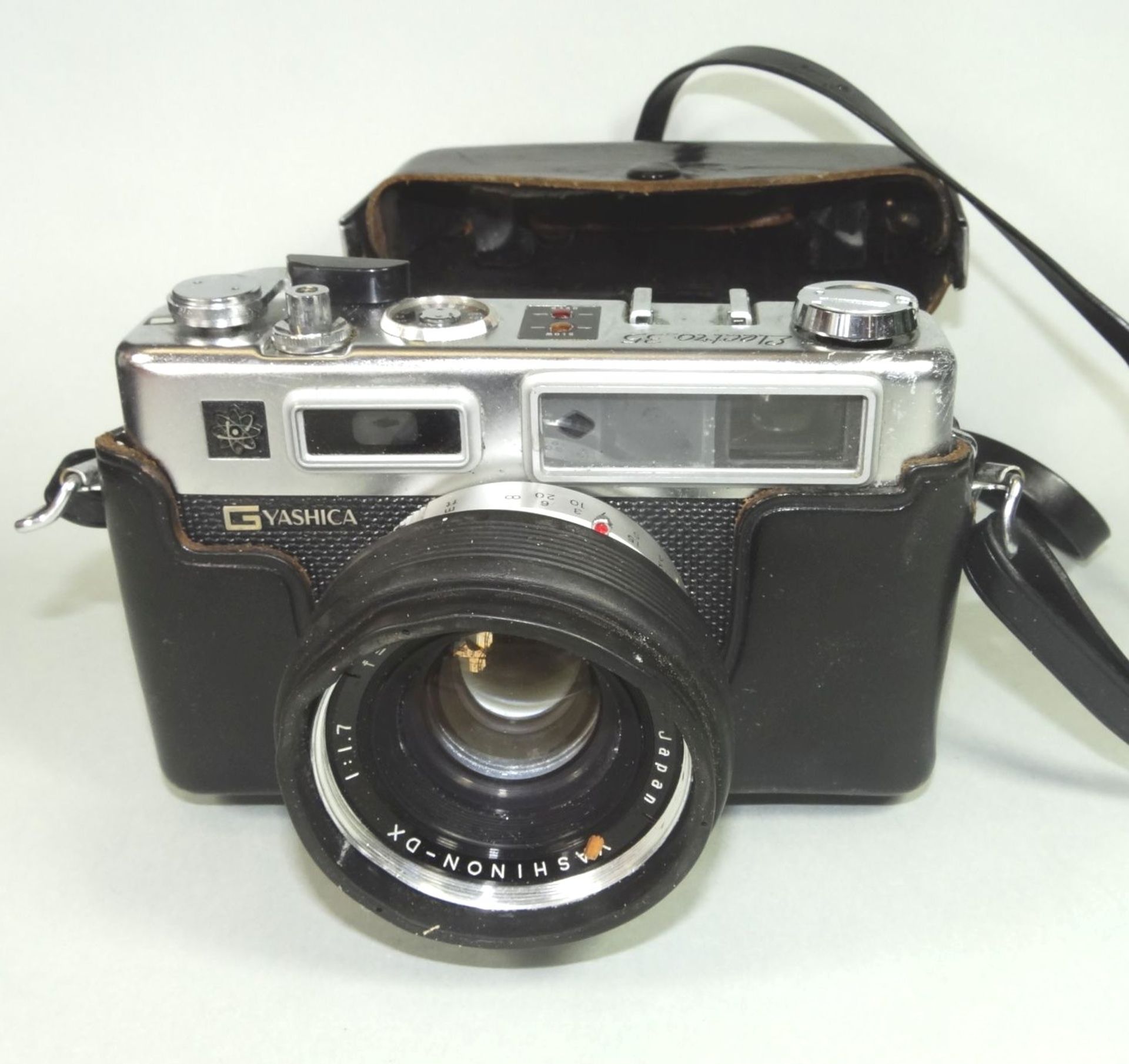 Fotoapparat "Yashica electro 35" mit Tasche und Beschreibung
