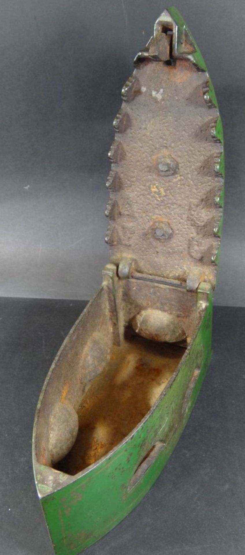 grosses Kohle Bügeleisen mit Holzgriff, H-23 cm, L-23 cm, - Bild 5 aus 5